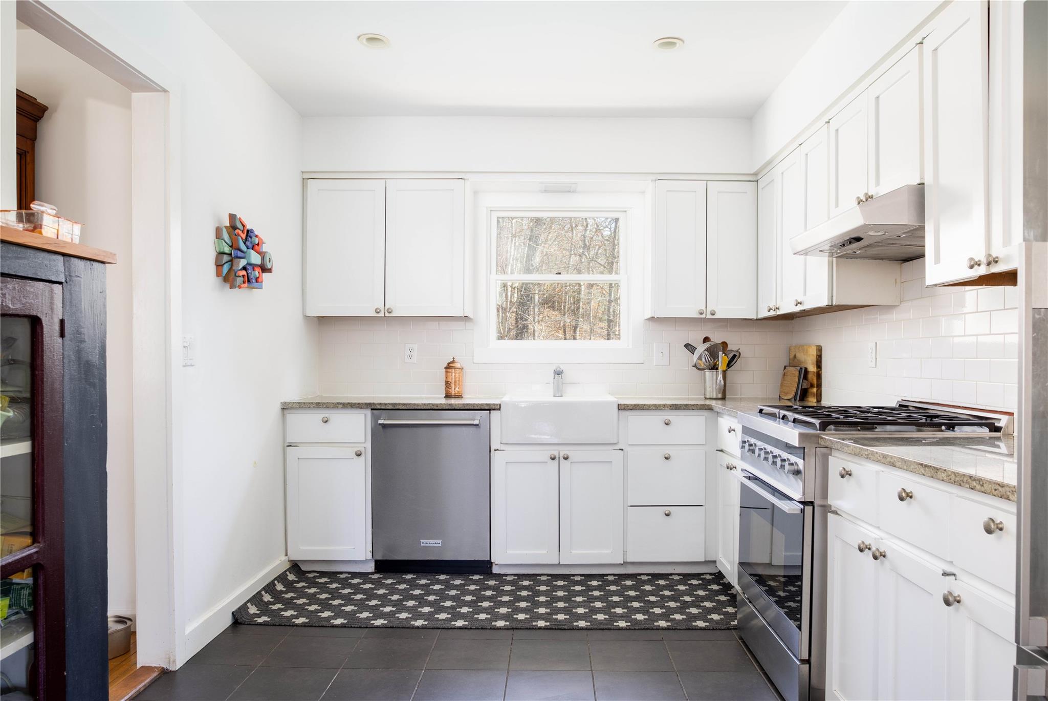 2 Captains Walk, East Hampton, NY 11937