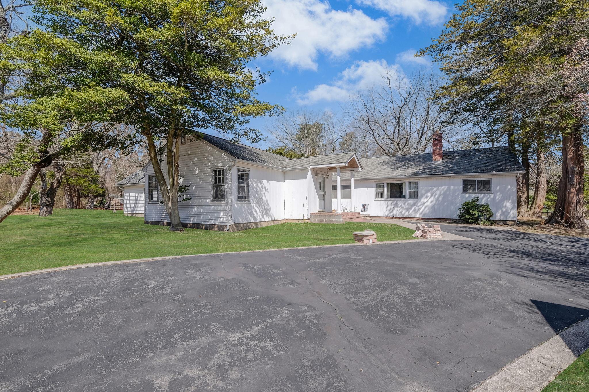 15 Community Road, Coram, NY 11727