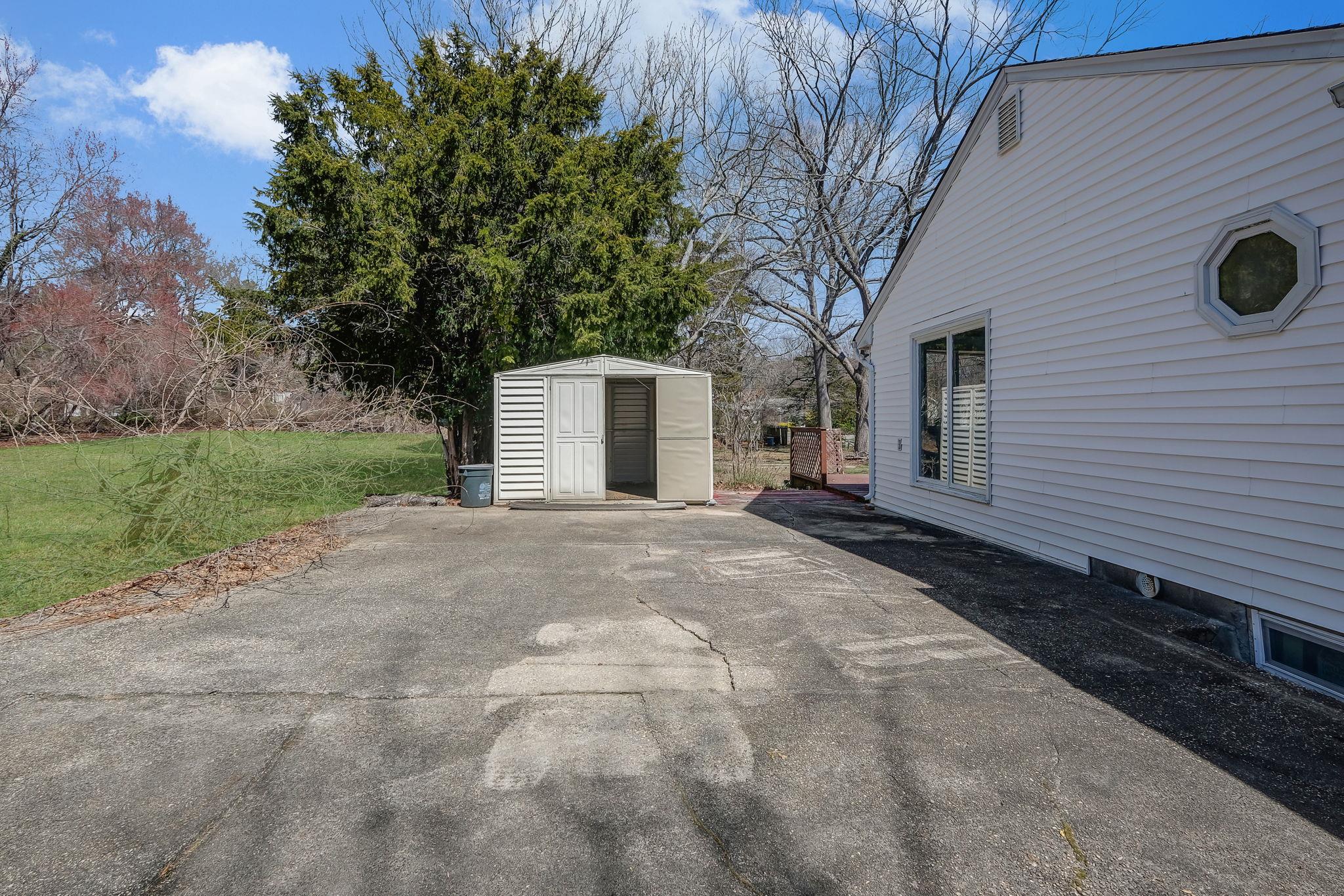 15 Community Road, Coram, NY 11727