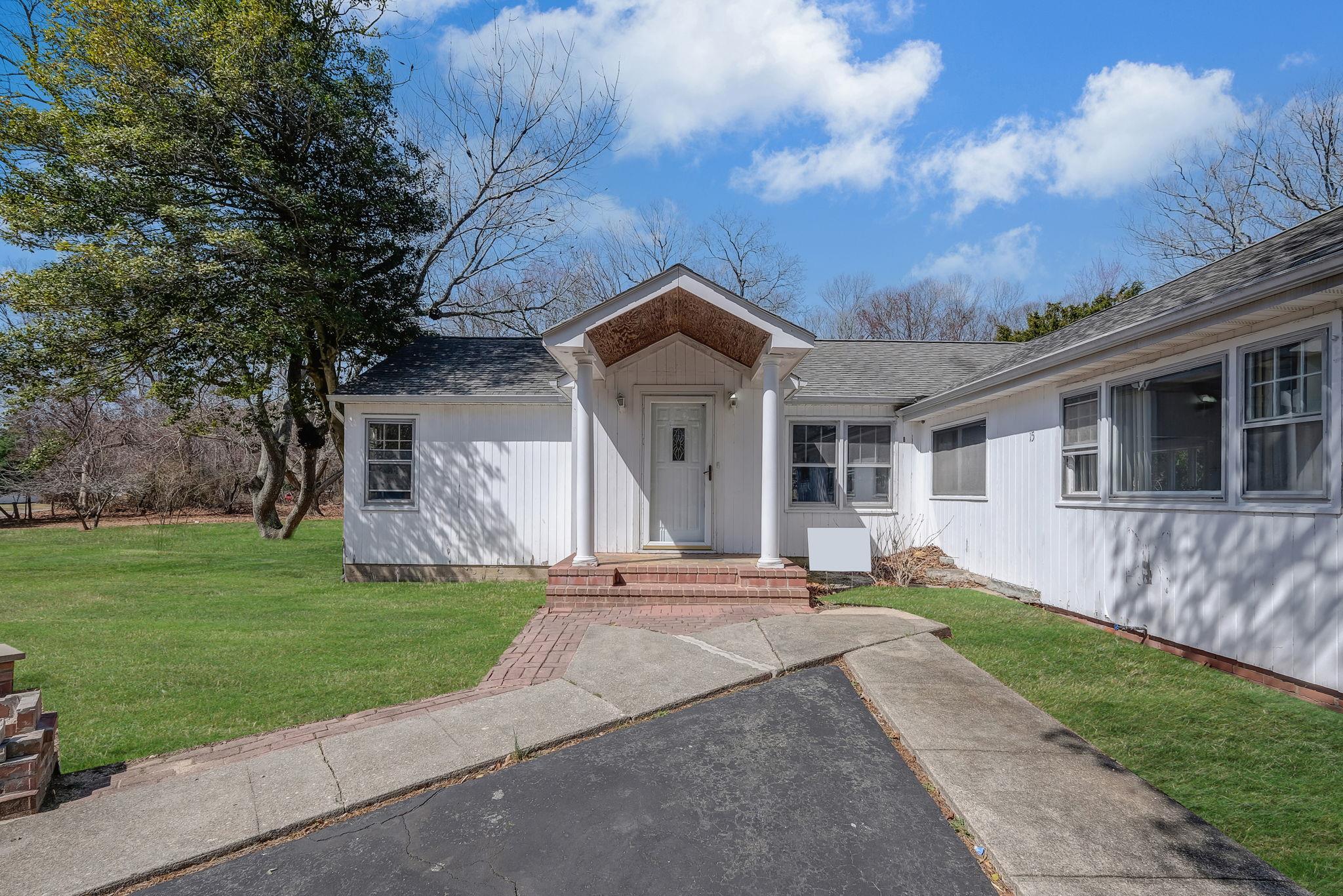 15 Community Road, Coram, NY 11727