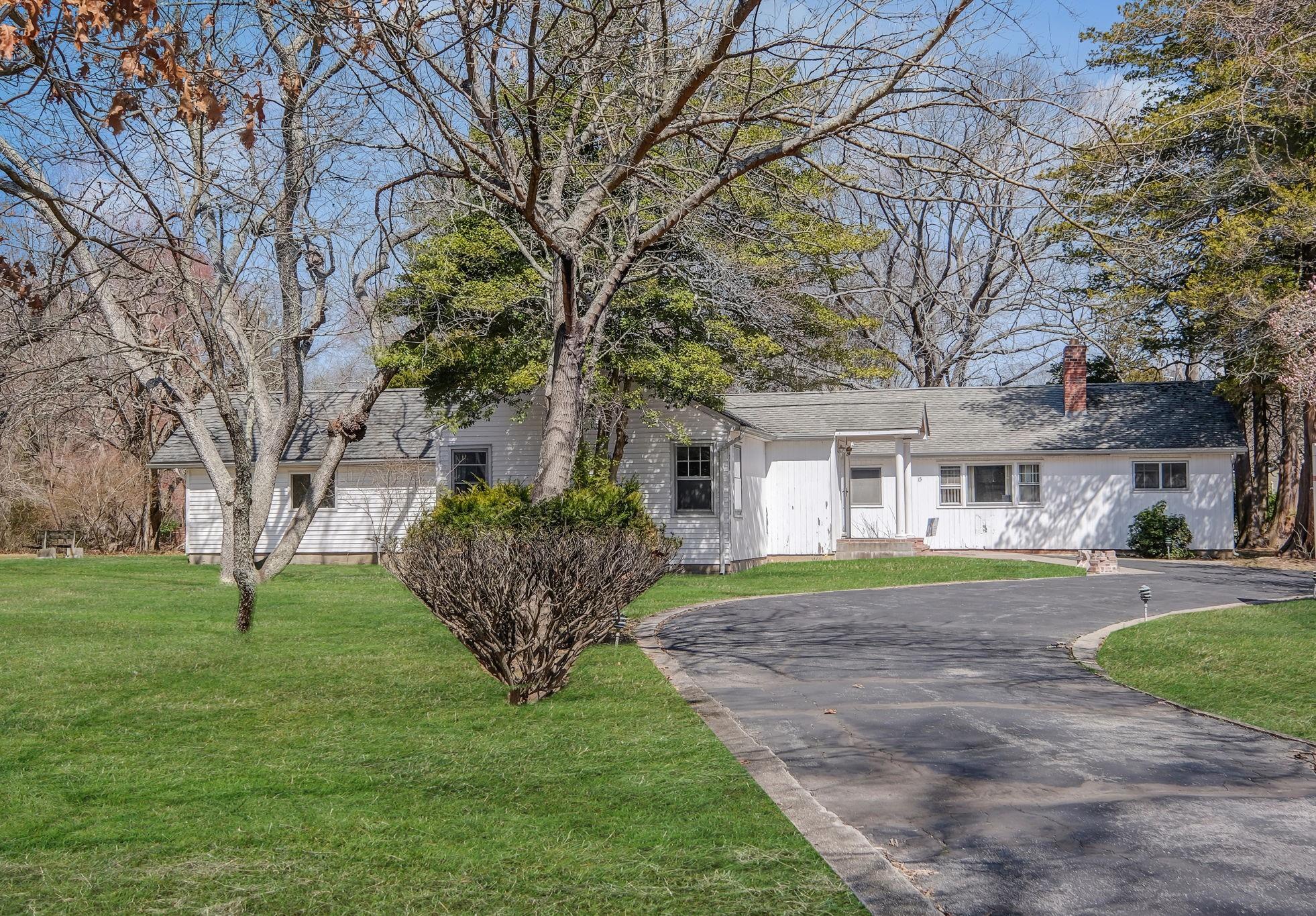 15 Community Road, Coram, NY 11727