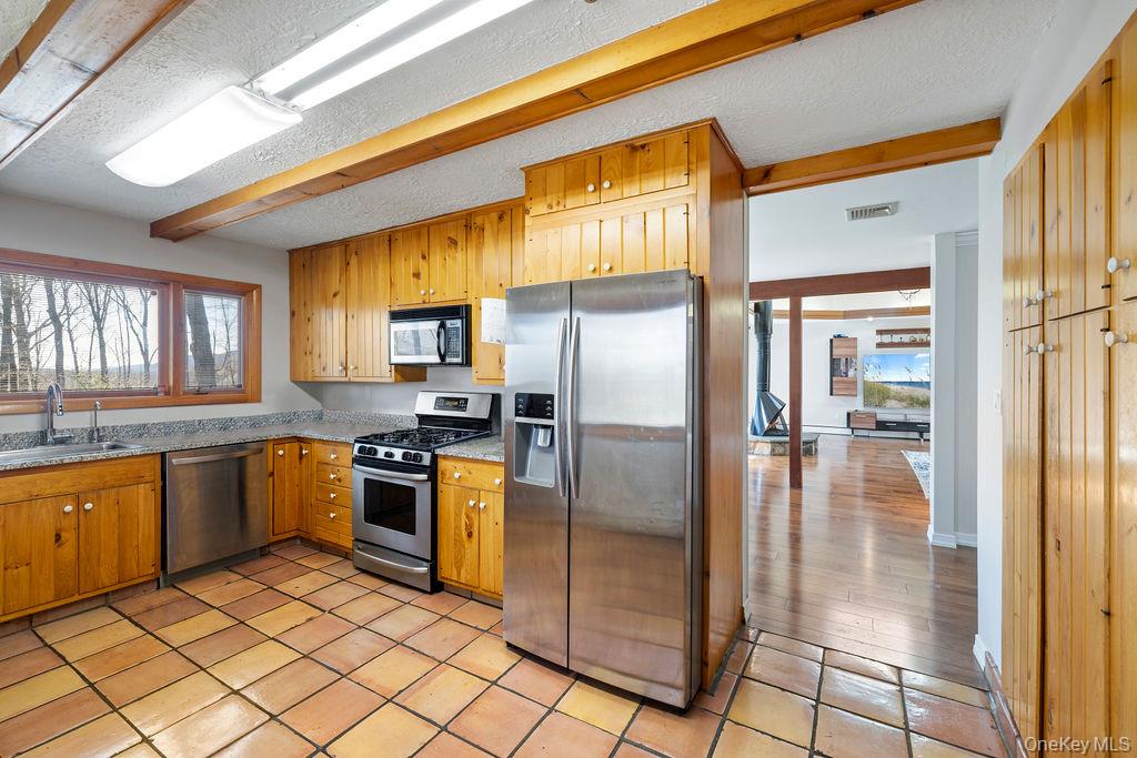 5 Laura Lane, Pomona, NY 10970