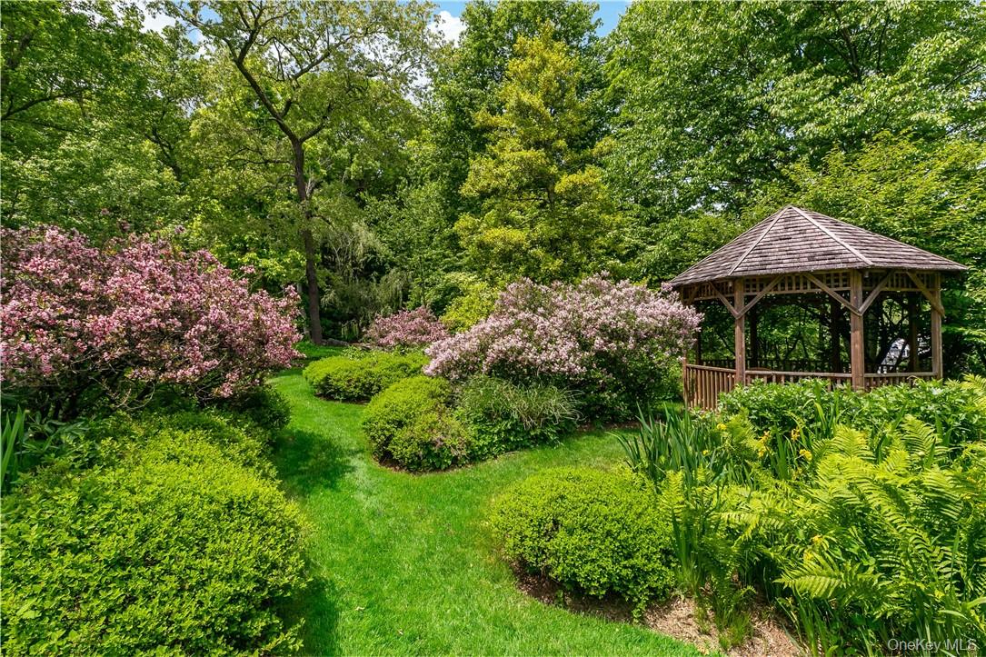 70 Haights Cross Road, Chappaqua, NY 10514