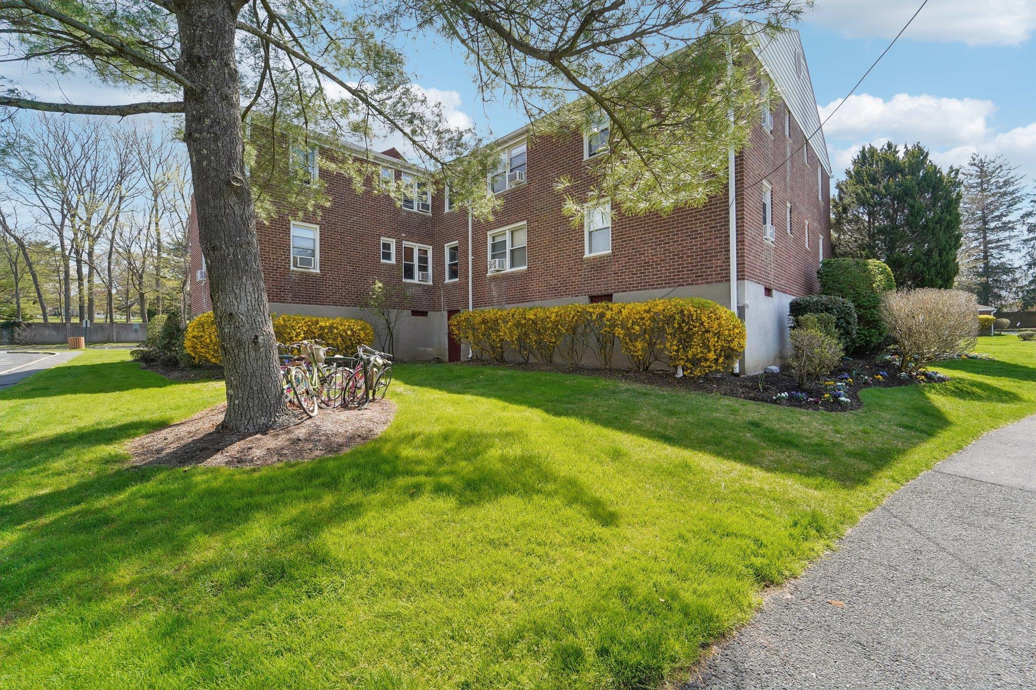 13 Bryant Crescent # 2C, White Plains, NY 10605