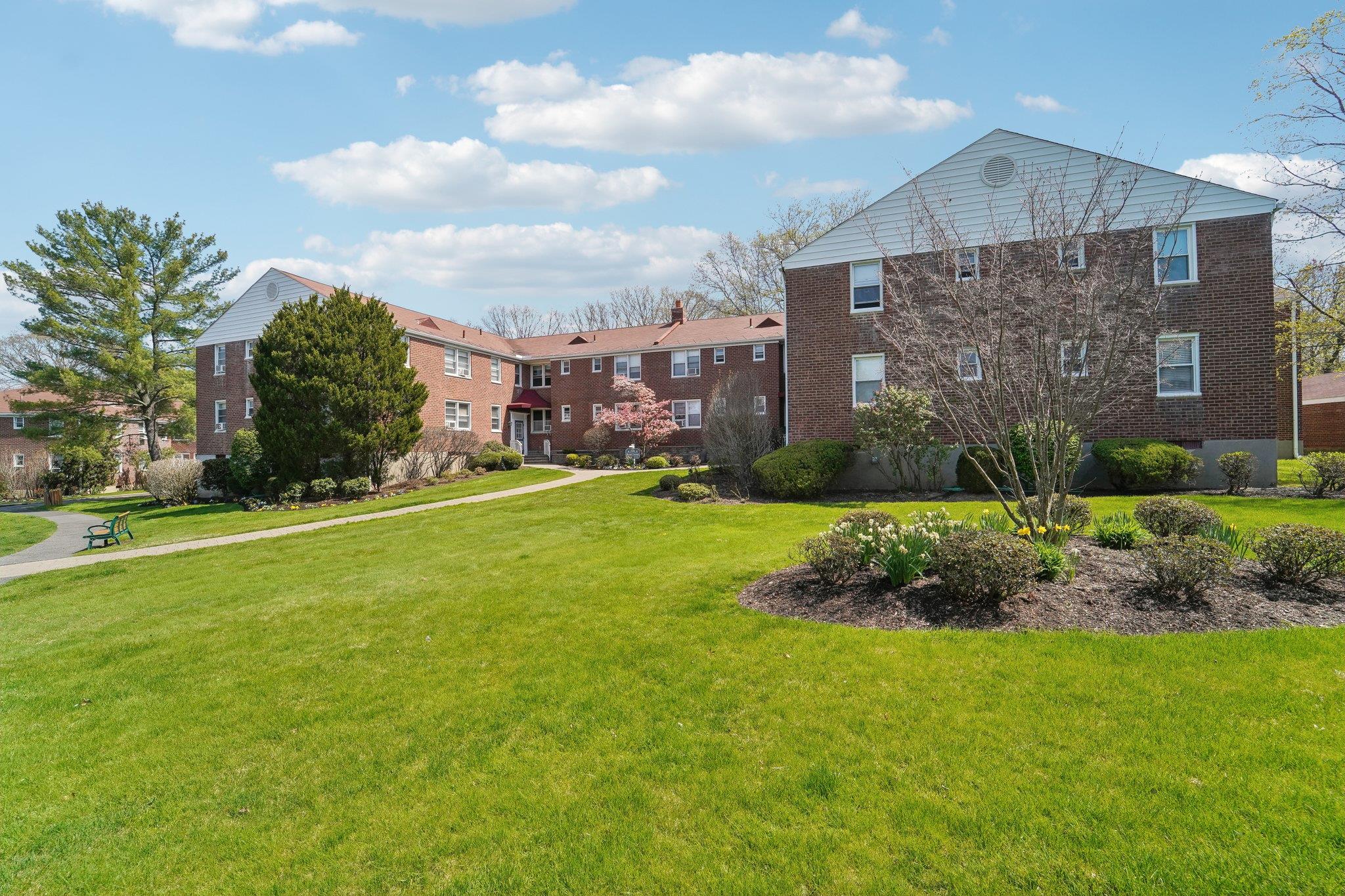13 Bryant Crescent # 2C, White Plains, NY 10605