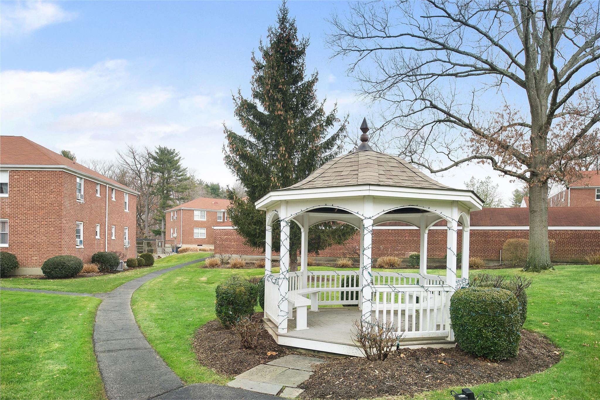 13 Bryant Crescent # 2C, White Plains, NY 10605