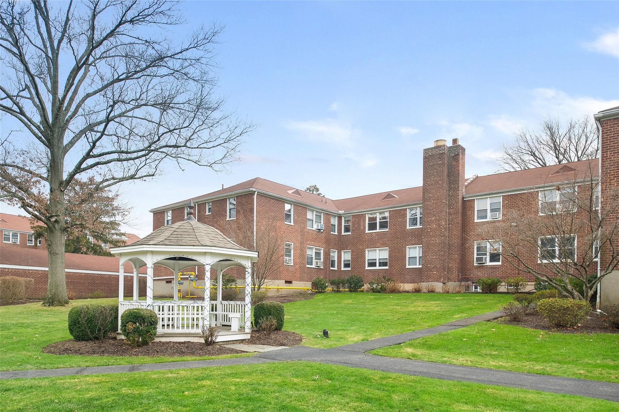 13 Bryant Crescent # 2C, White Plains, NY 10605