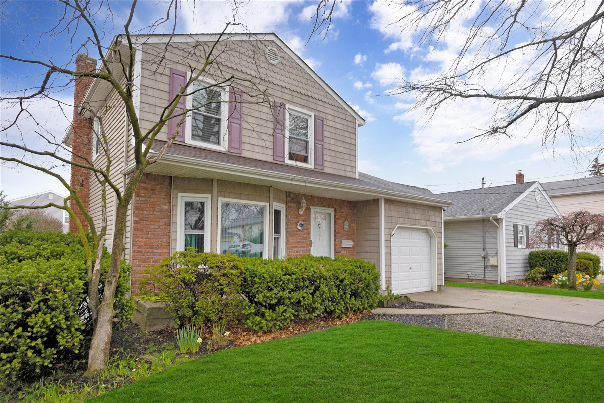 591 Conklin Street, Farmingdale, NY 11735