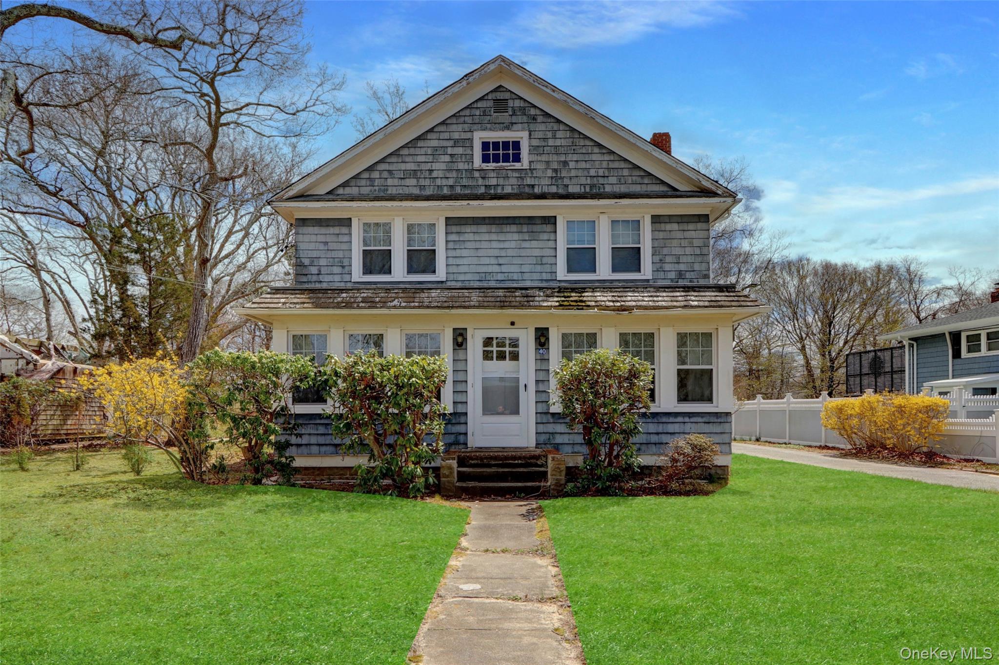 40 Argonne Road E, Hampton Bays, NY 11946