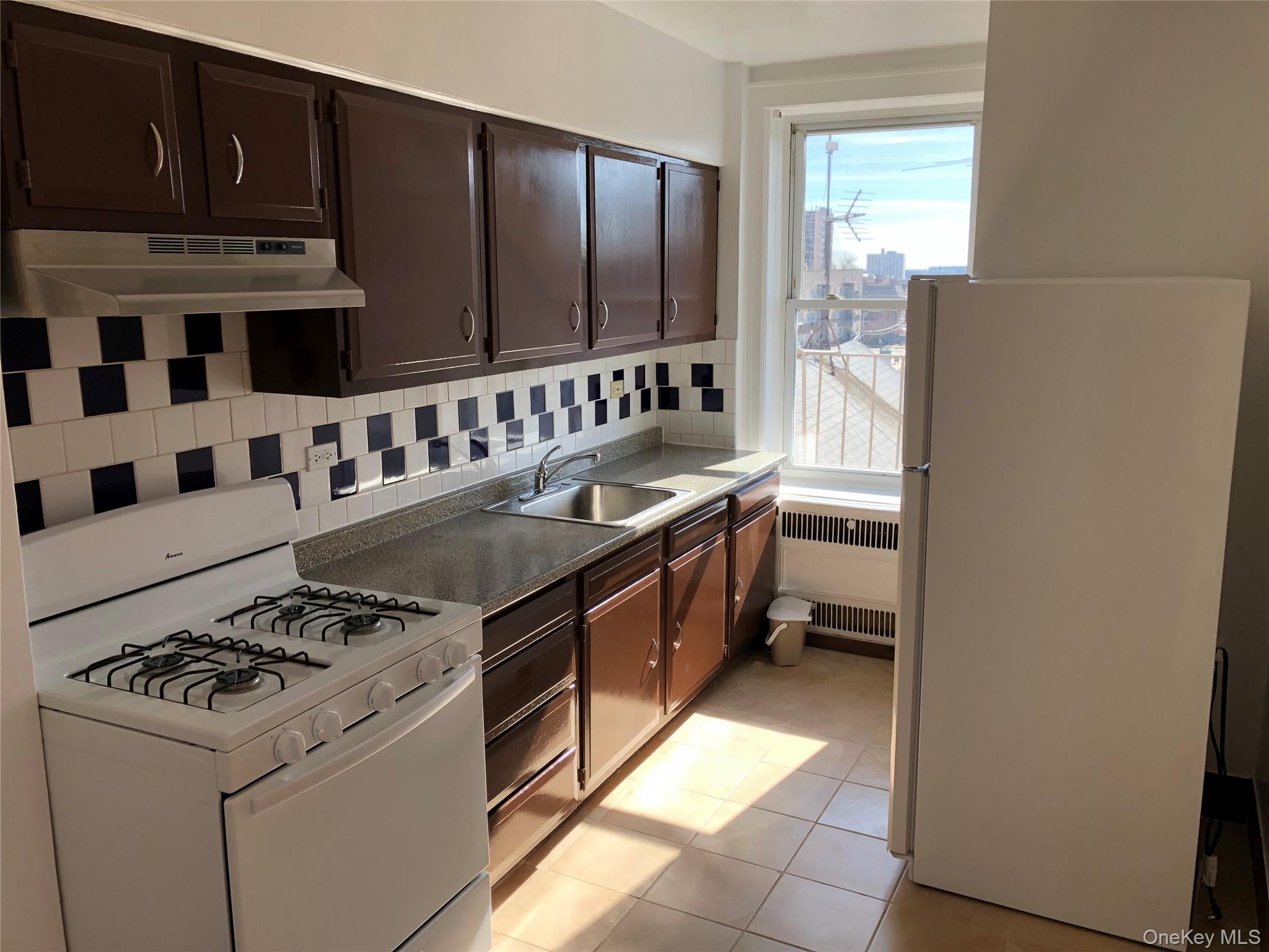 162-30 86TH avenue, Jamaica Hills, NY 11432