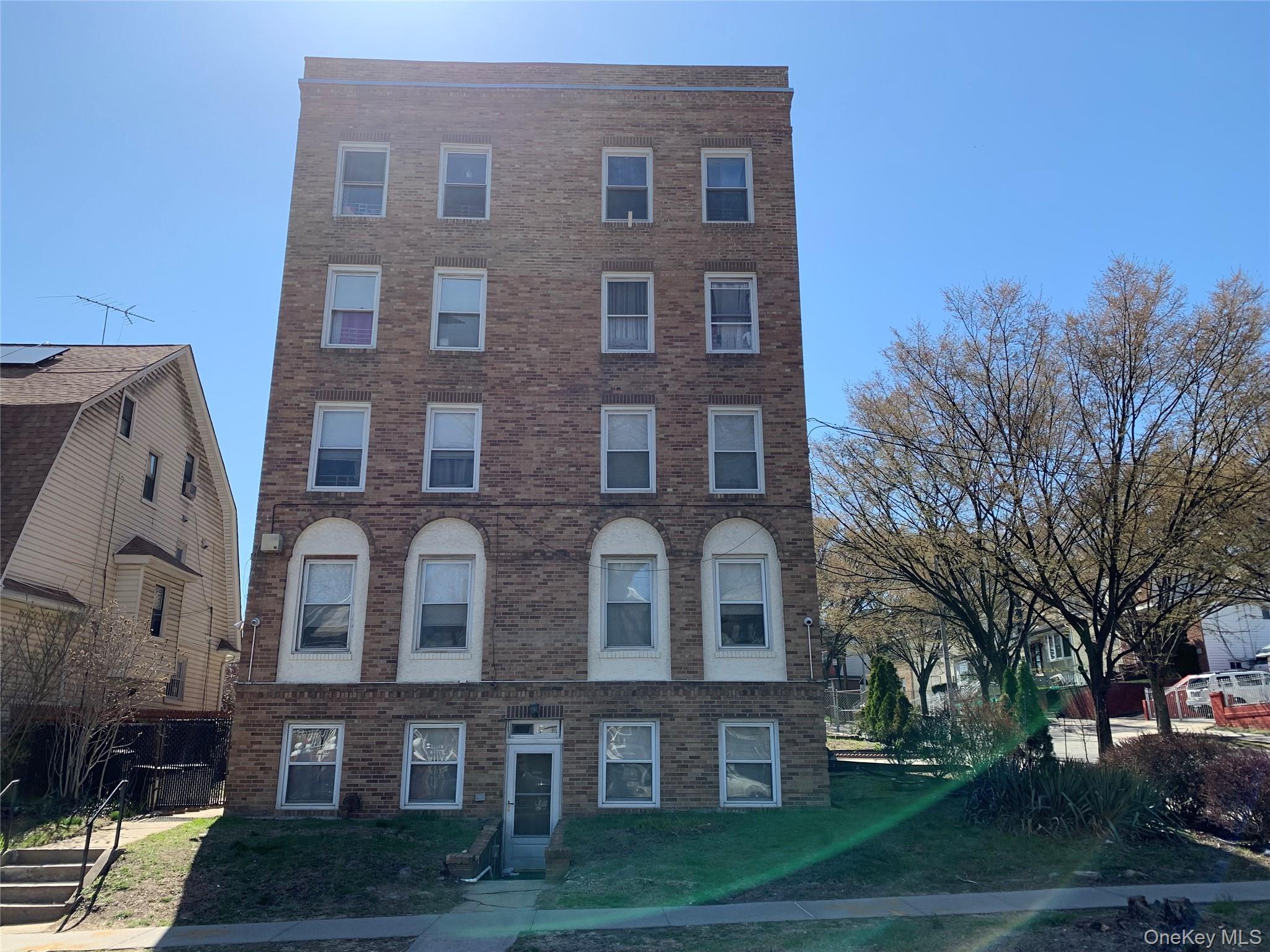 162-30 86TH avenue, Jamaica Hills, NY 11432