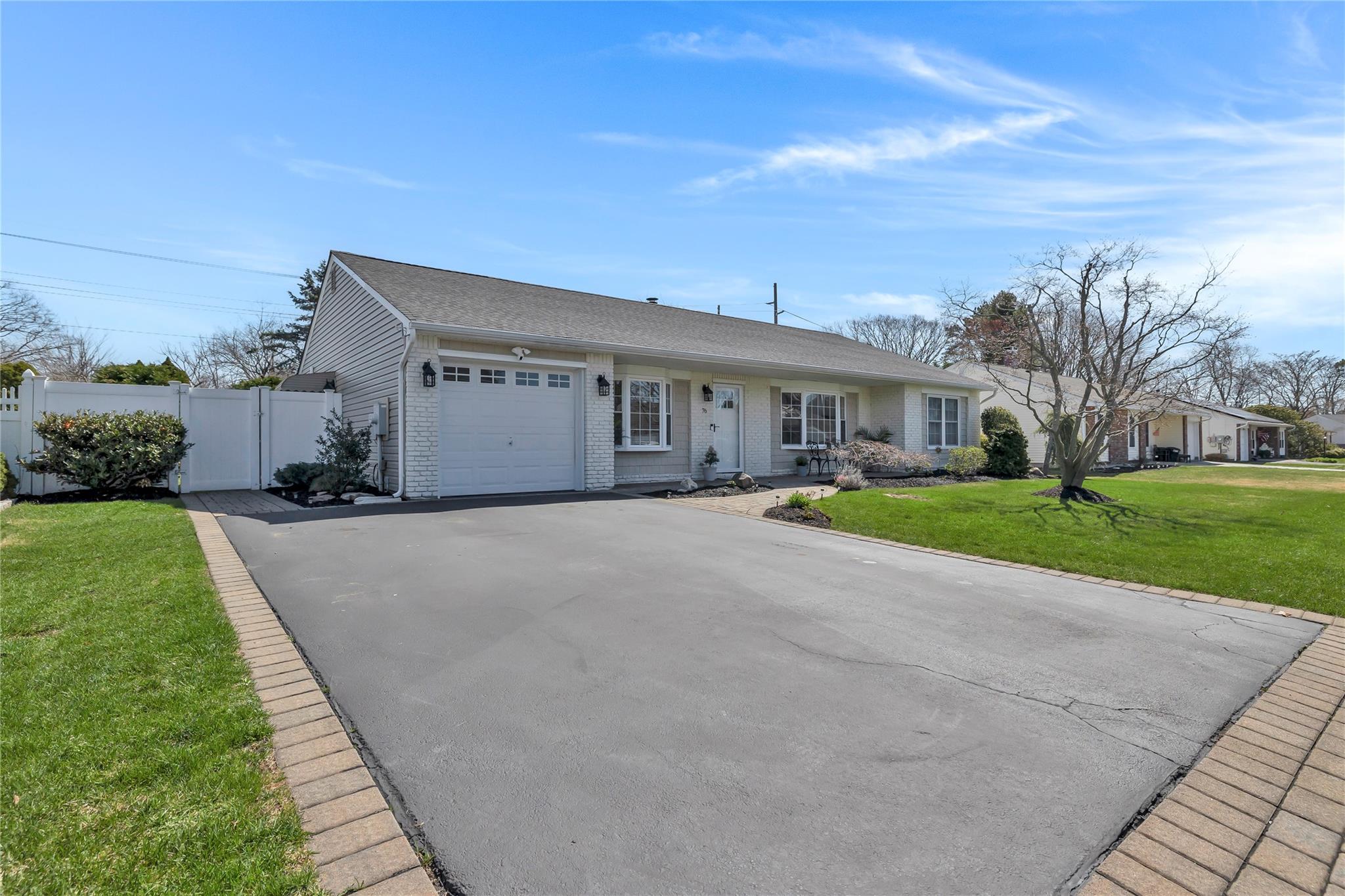 76 Sequoia Way, Holbrook, NY 11741