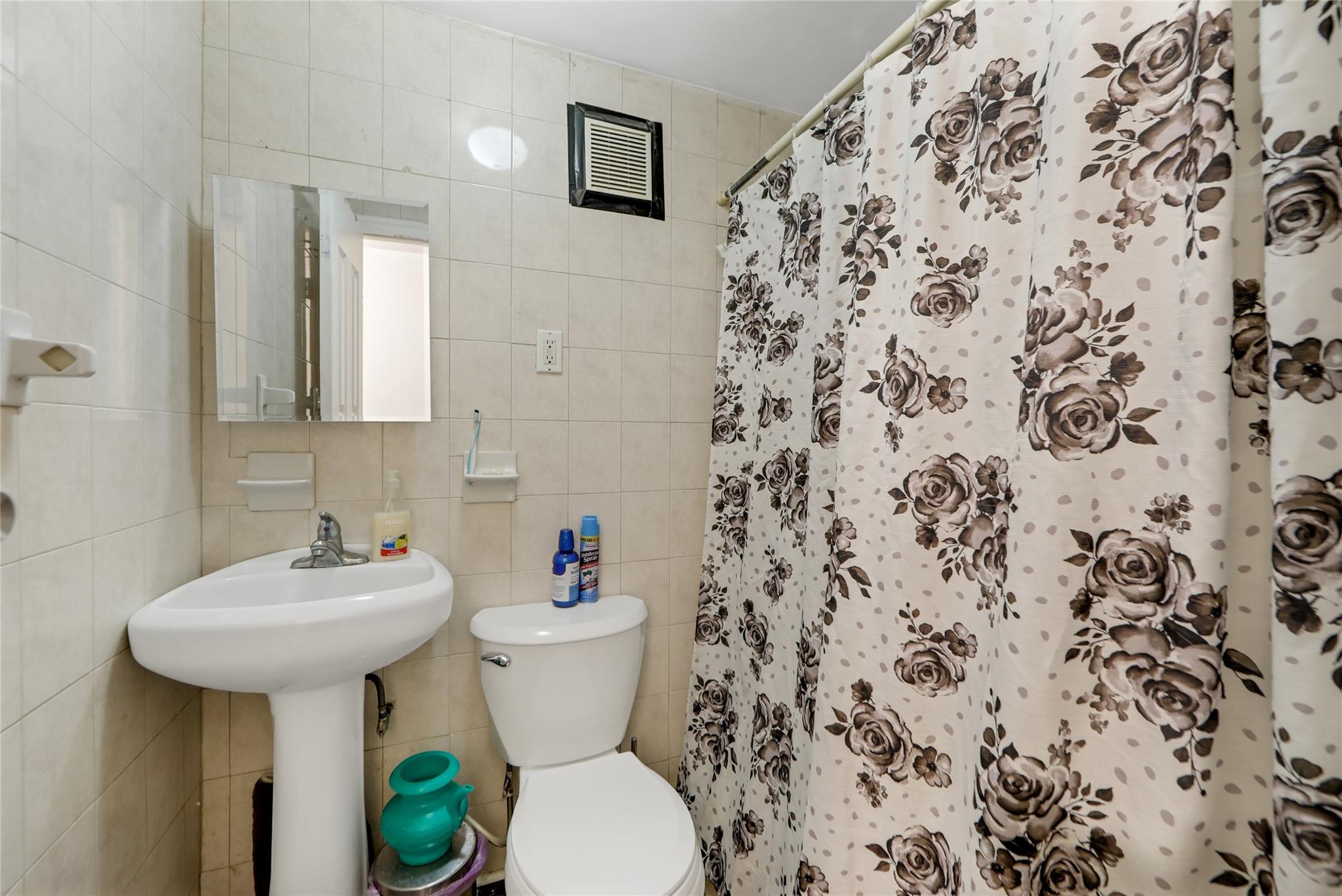 2470 Glebe Avenue, Bronx, NY 10461