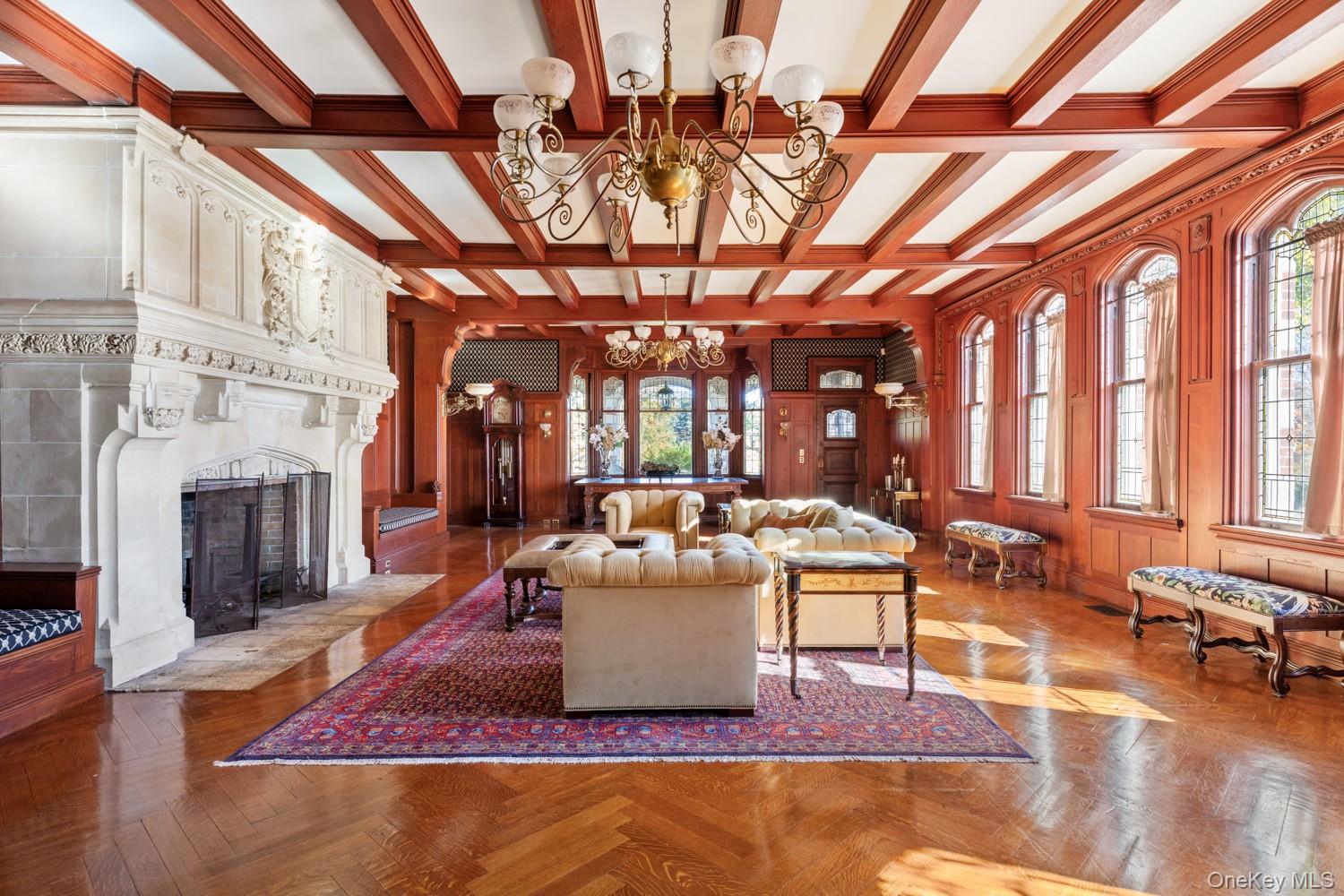 31 Fort Hill Drive, Lloyd Harbor, NY 11743