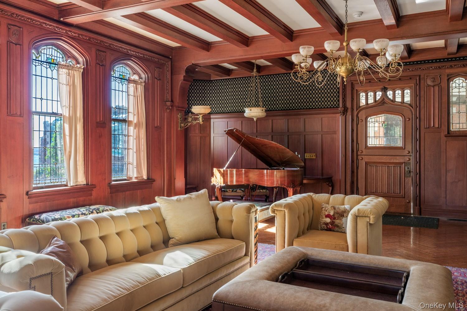 31 Fort Hill Drive, Lloyd Harbor, NY 11743