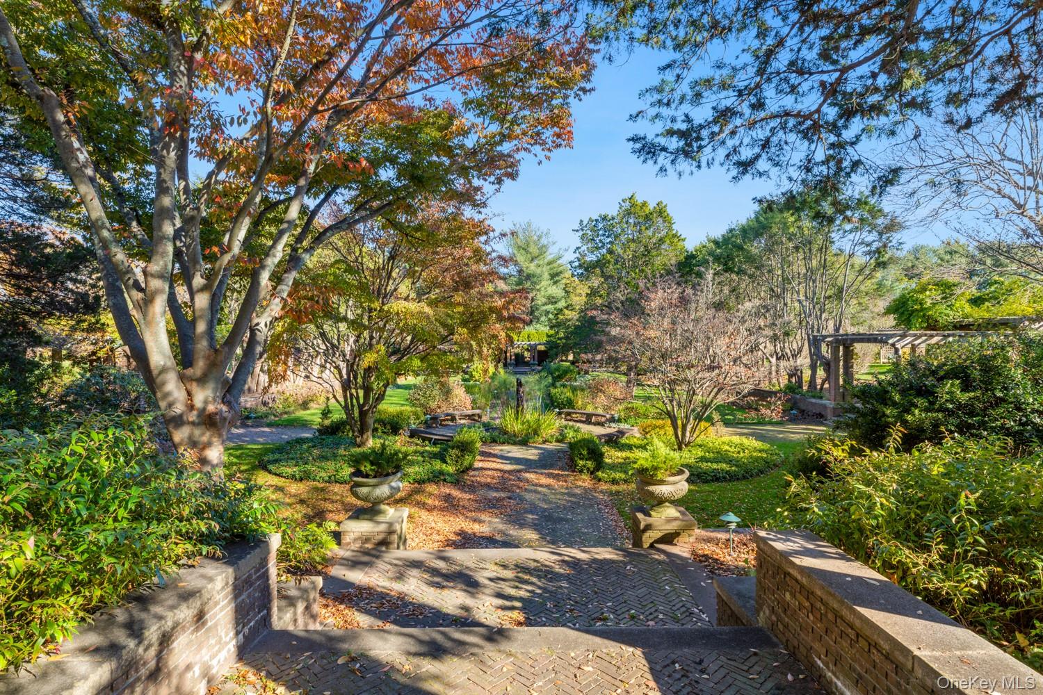 31 Fort Hill Drive, Lloyd Harbor, NY 11743