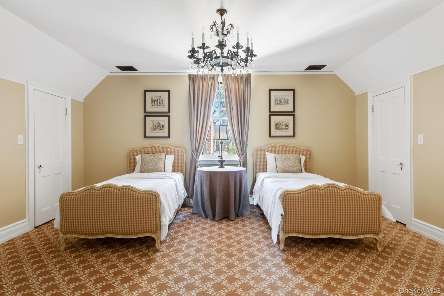 31 Fort Hill Drive, Lloyd Harbor, NY 11743