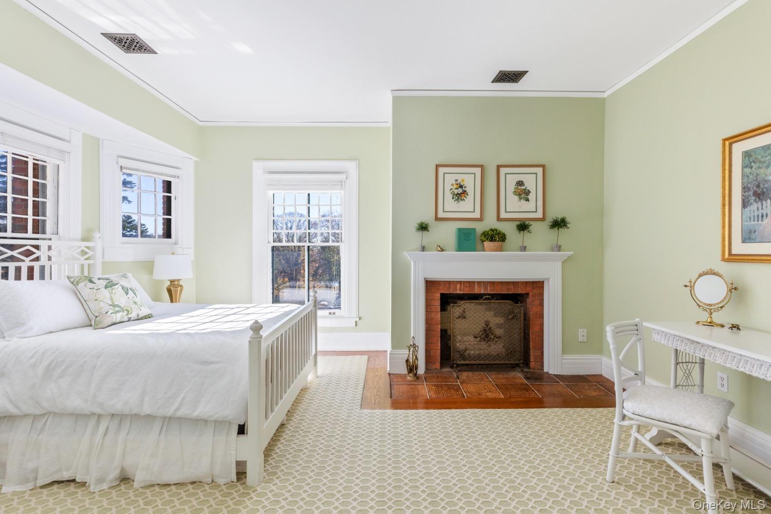 31 Fort Hill Drive, Lloyd Harbor, NY 11743