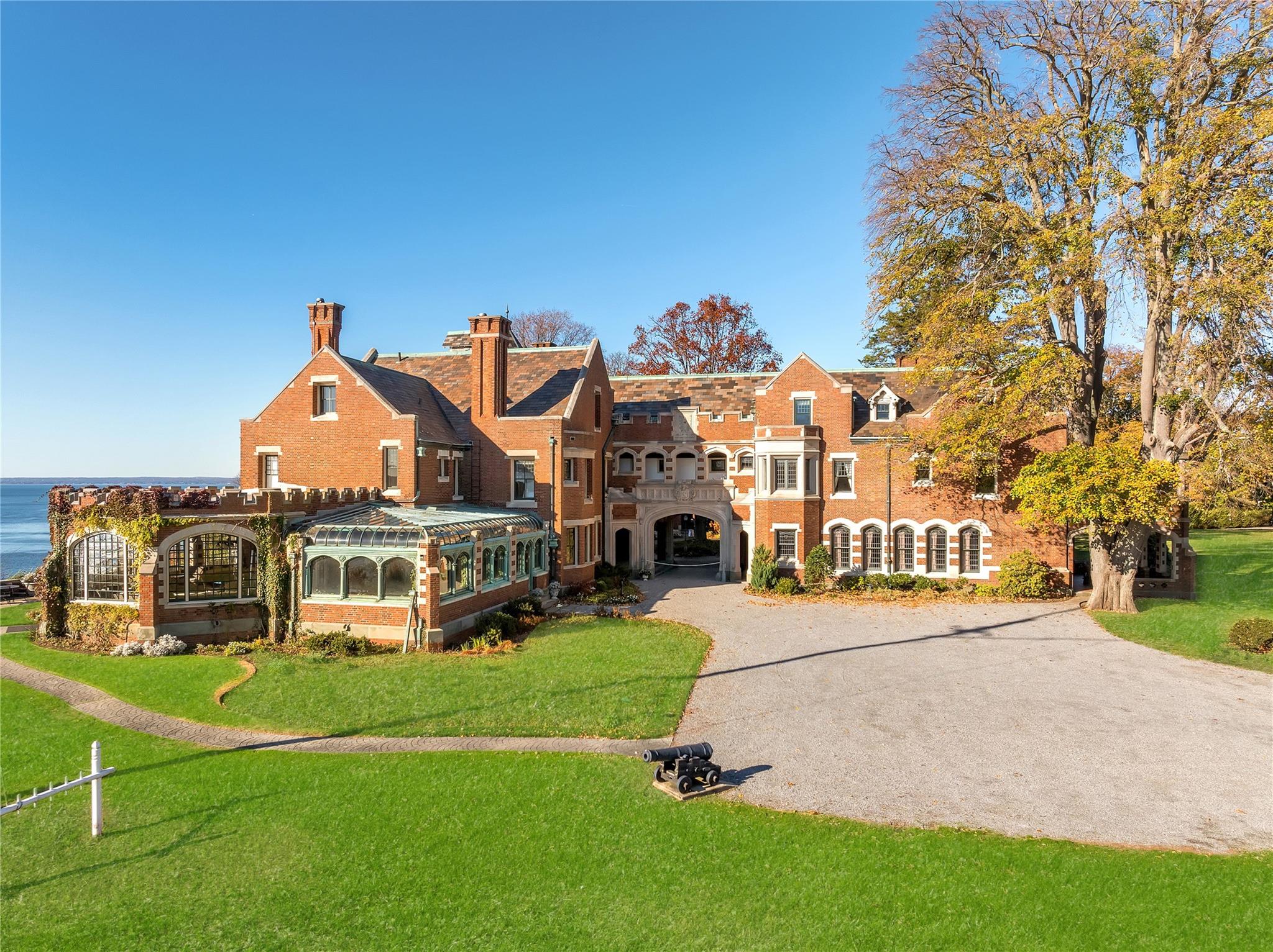 31 Fort Hill Drive, Lloyd Harbor, NY 11743