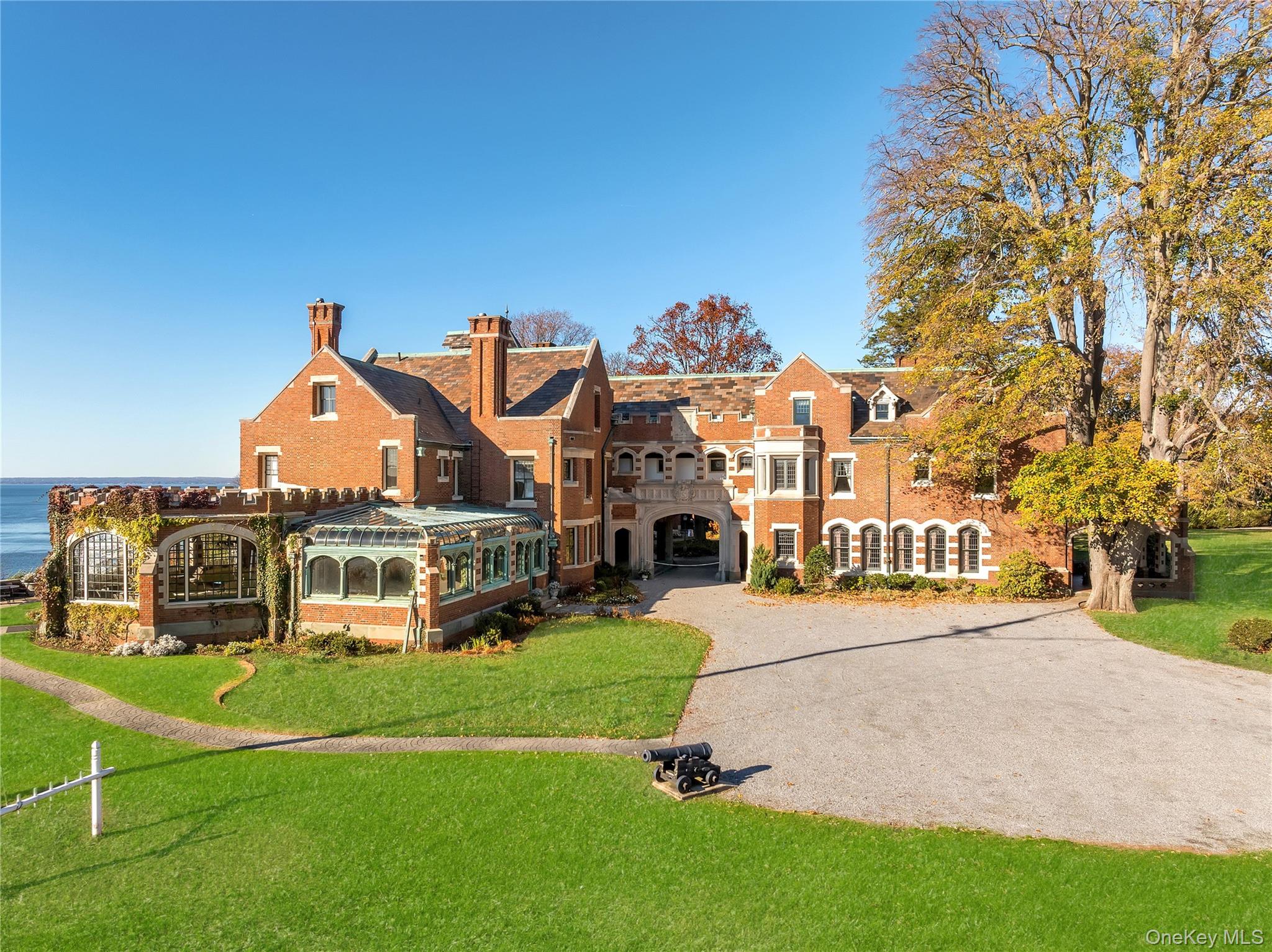 31 Fort Hill Drive, Lloyd Harbor, NY 11743