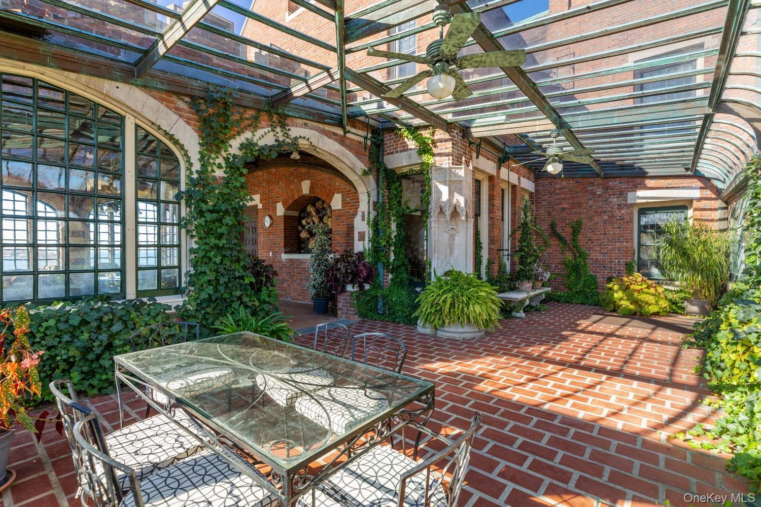 31 Fort Hill Drive, Lloyd Harbor, NY 11743