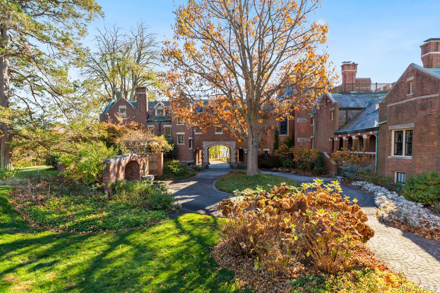 31 Fort Hill Drive, Lloyd Harbor, NY 11743