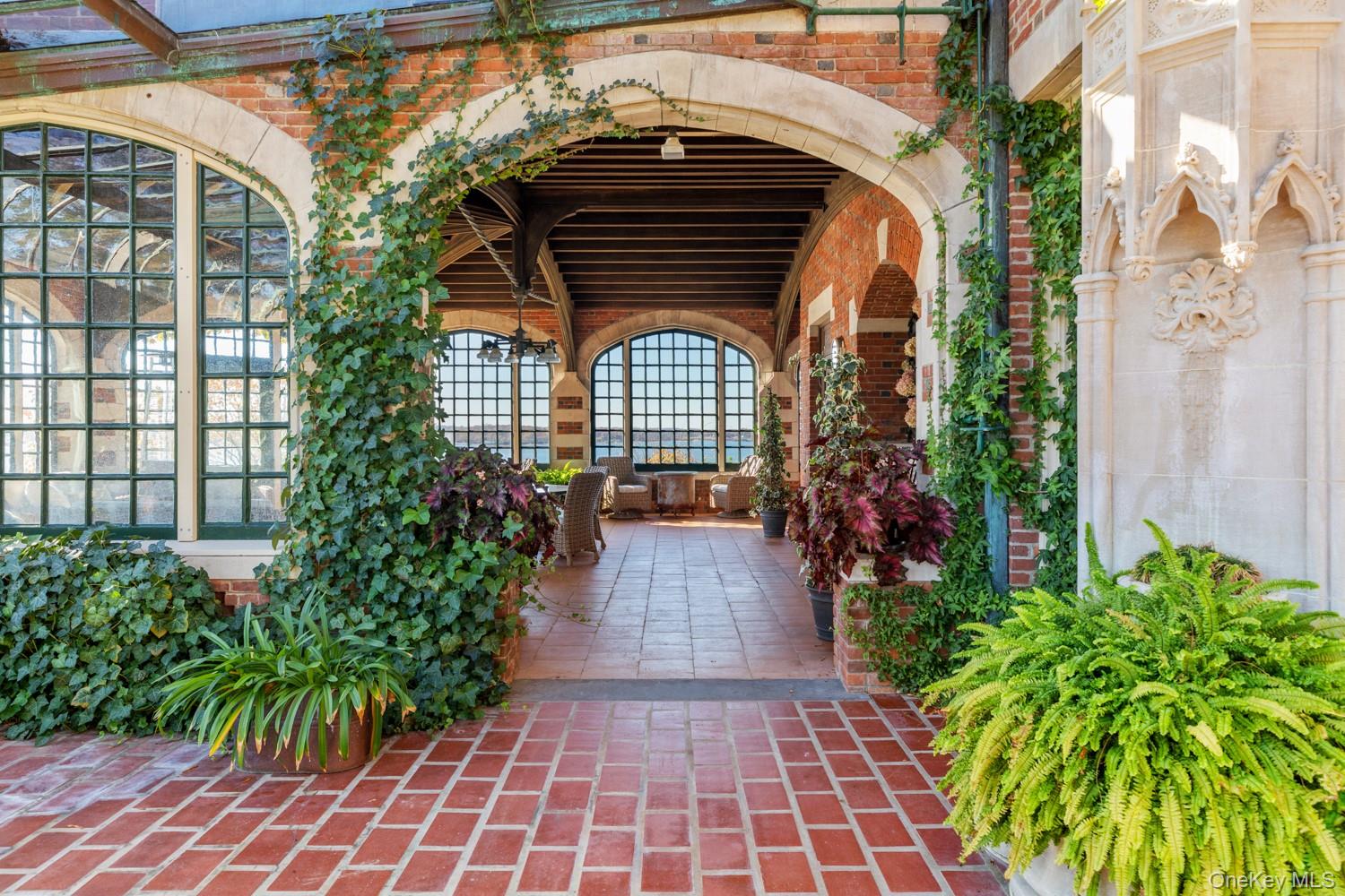 31 Fort Hill Drive, Lloyd Harbor, NY 11743