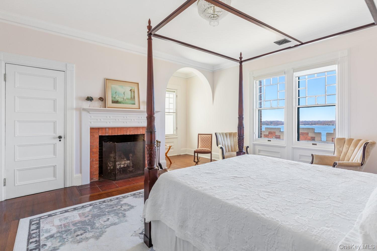 31 Fort Hill Drive, Lloyd Harbor, NY 11743