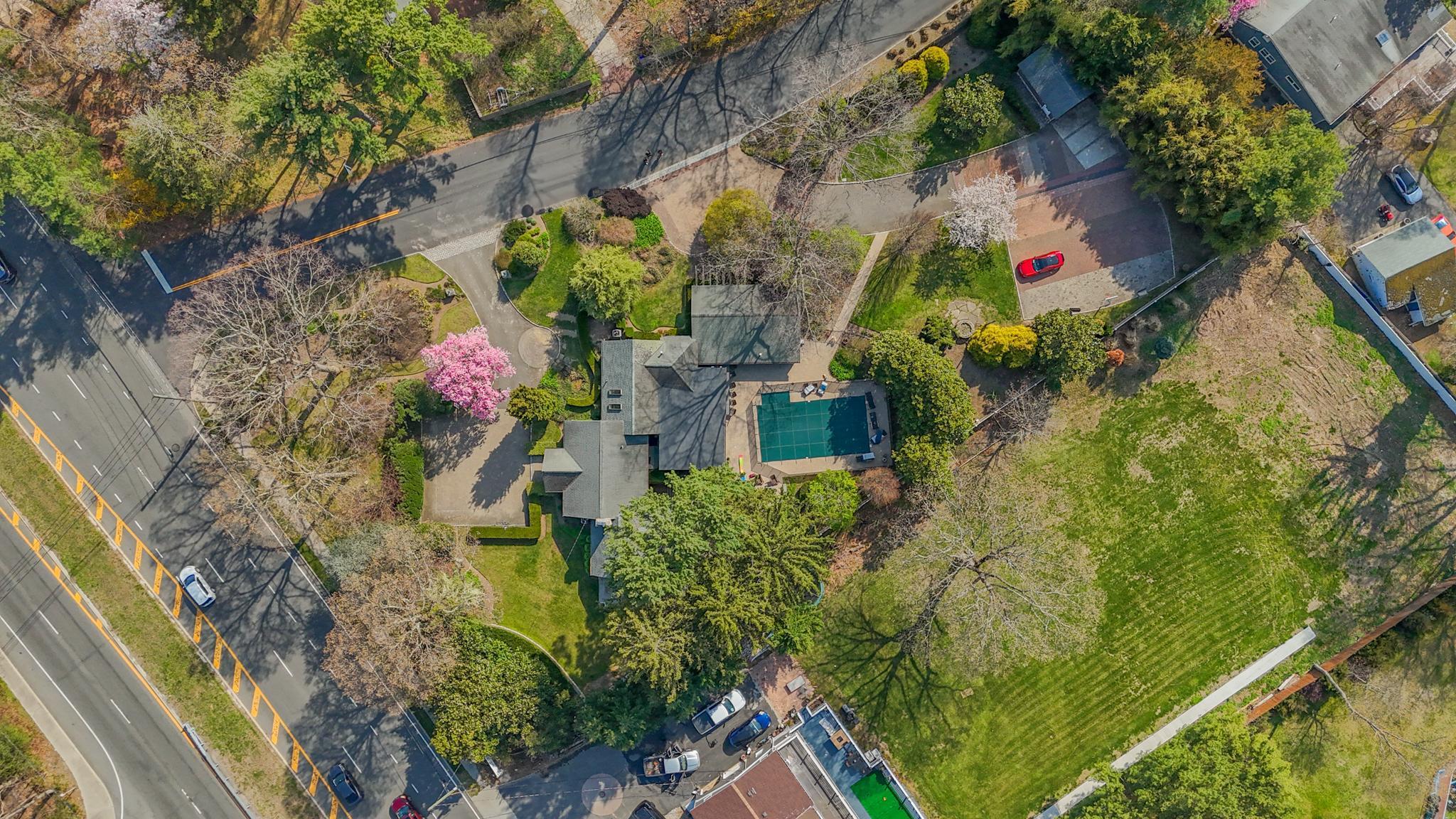 527 Deer Park Avenue, Dix Hills, NY 11746-5207