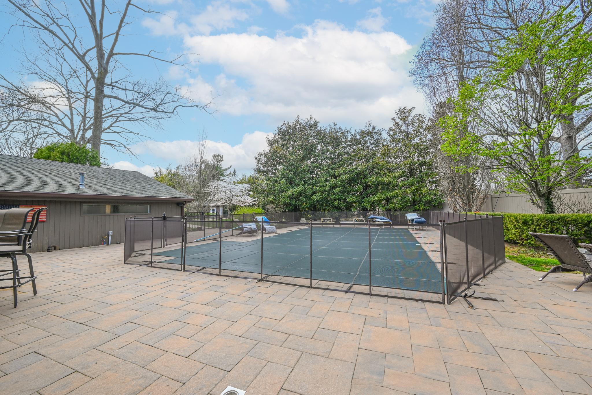 527 Deer Park Avenue, Dix Hills, NY 11746-5207