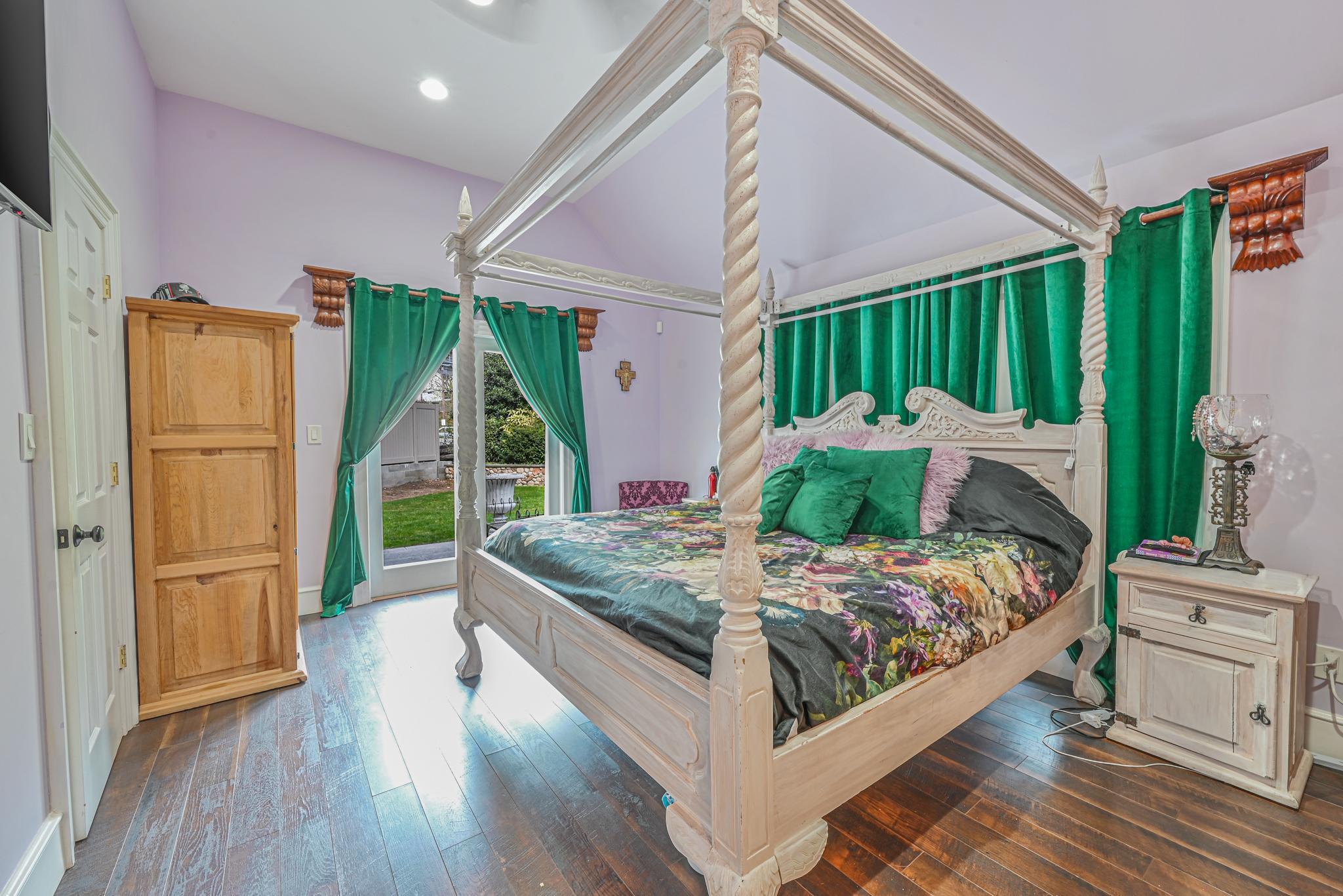 527 Deer Park Avenue, Dix Hills, NY 11746-5207