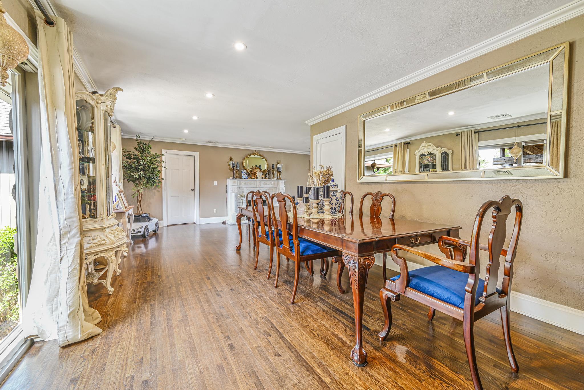 527 Deer Park Avenue, Dix Hills, NY 11746-5207