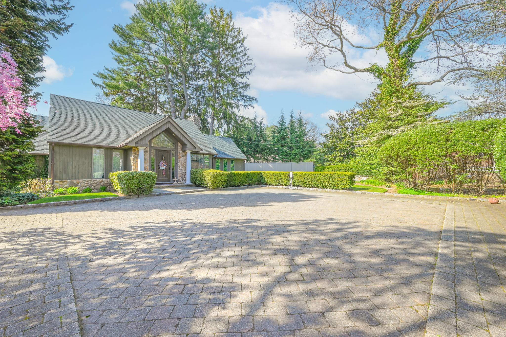 527 Deer Park Avenue, Dix Hills, NY 11746-5207