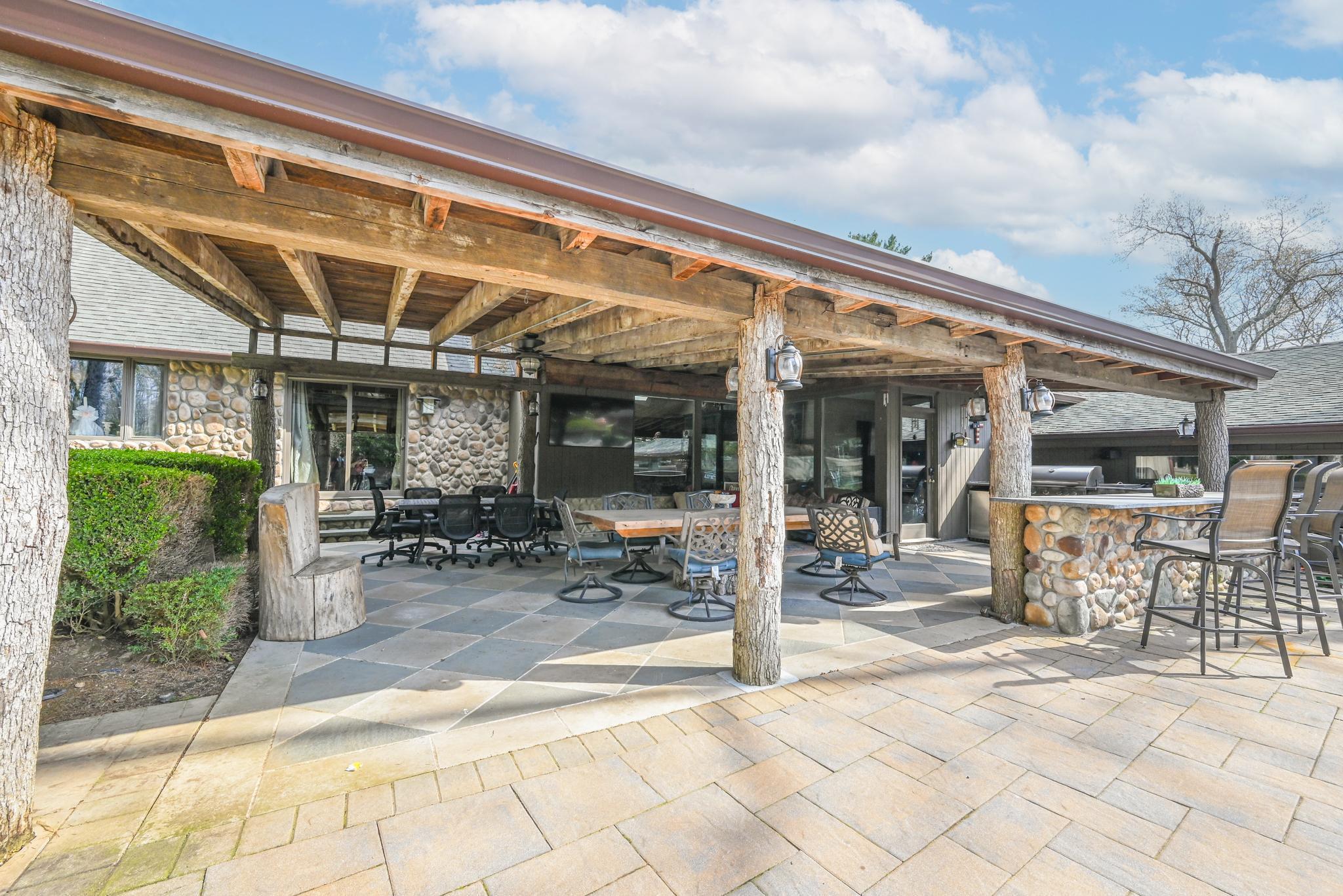 527 Deer Park Avenue, Dix Hills, NY 11746-5207