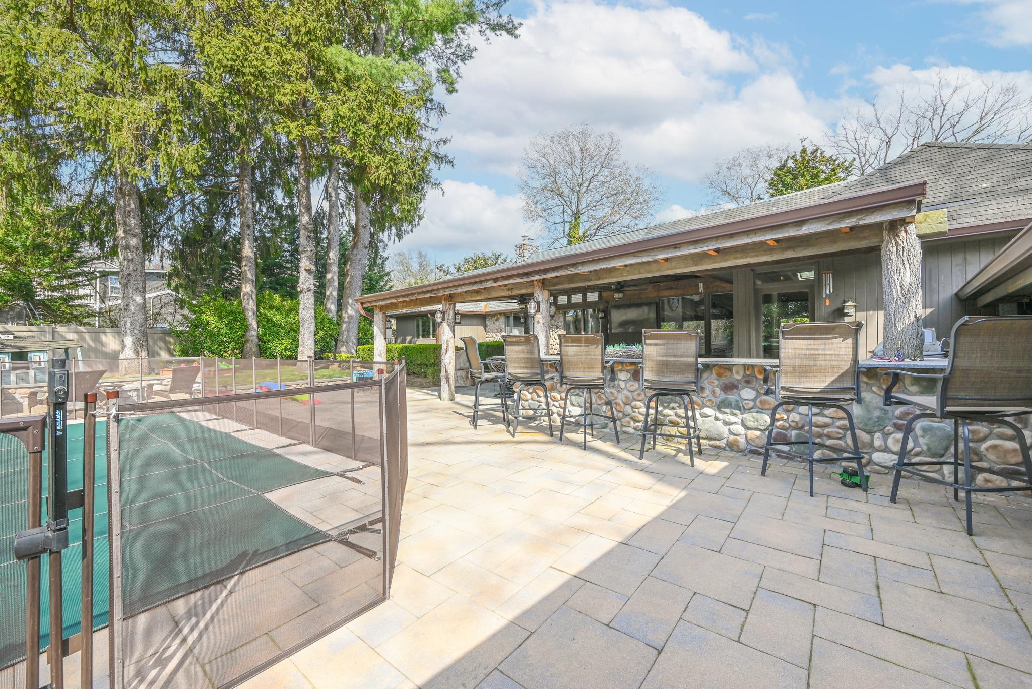 527 Deer Park Avenue, Dix Hills, NY 11746-5207