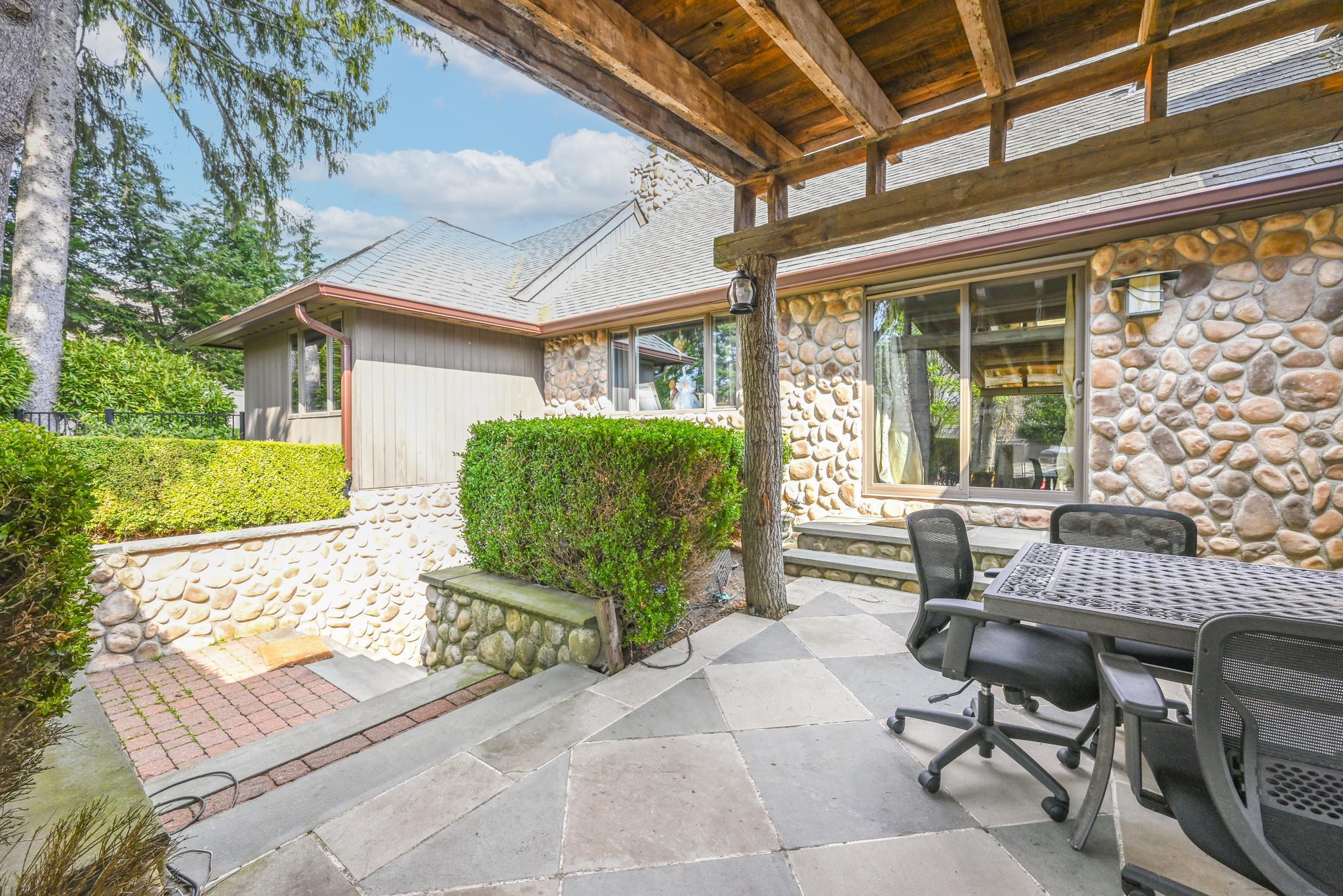 527 Deer Park Avenue, Dix Hills, NY 11746-5207