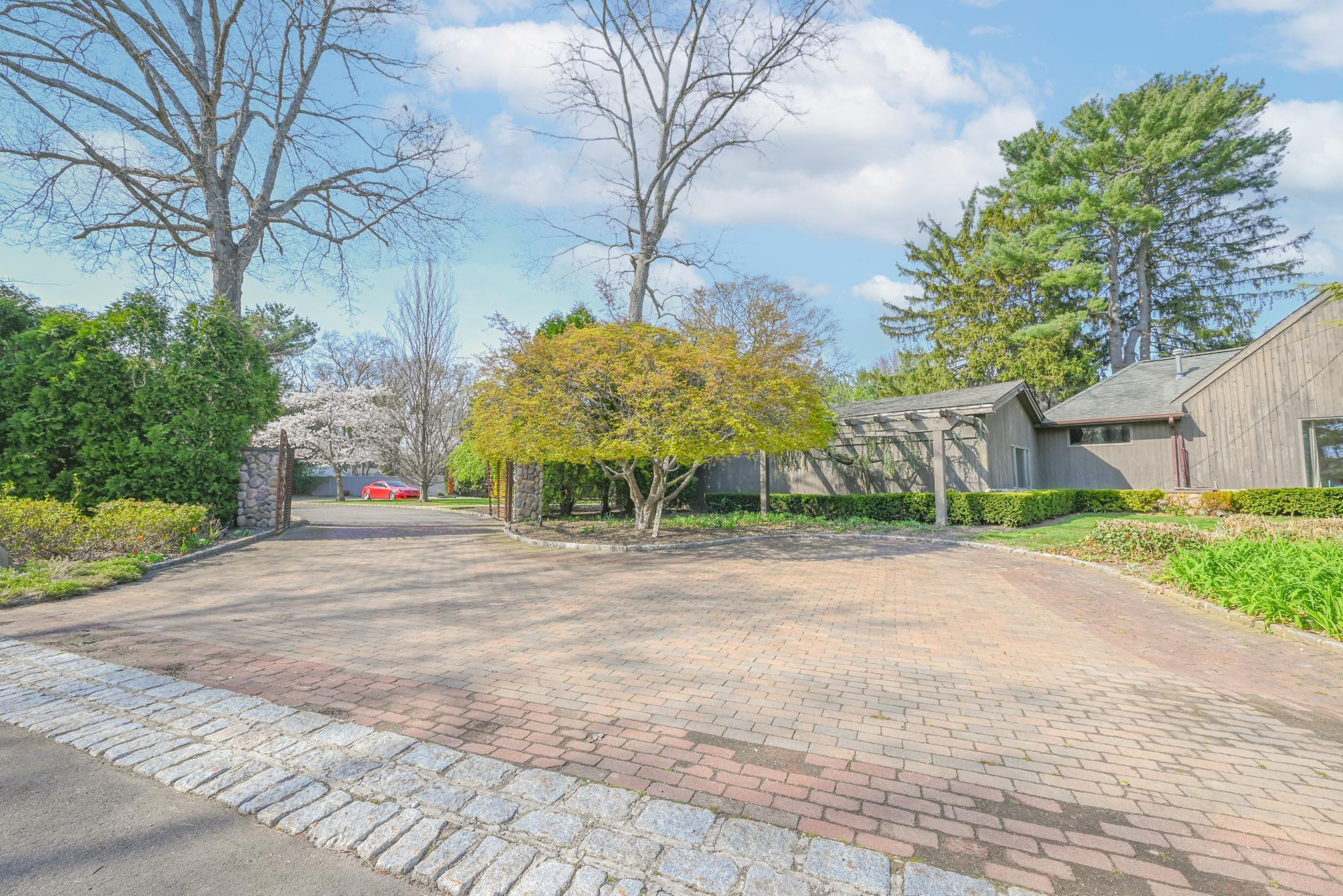 527 Deer Park Avenue, Dix Hills, NY 11746-5207