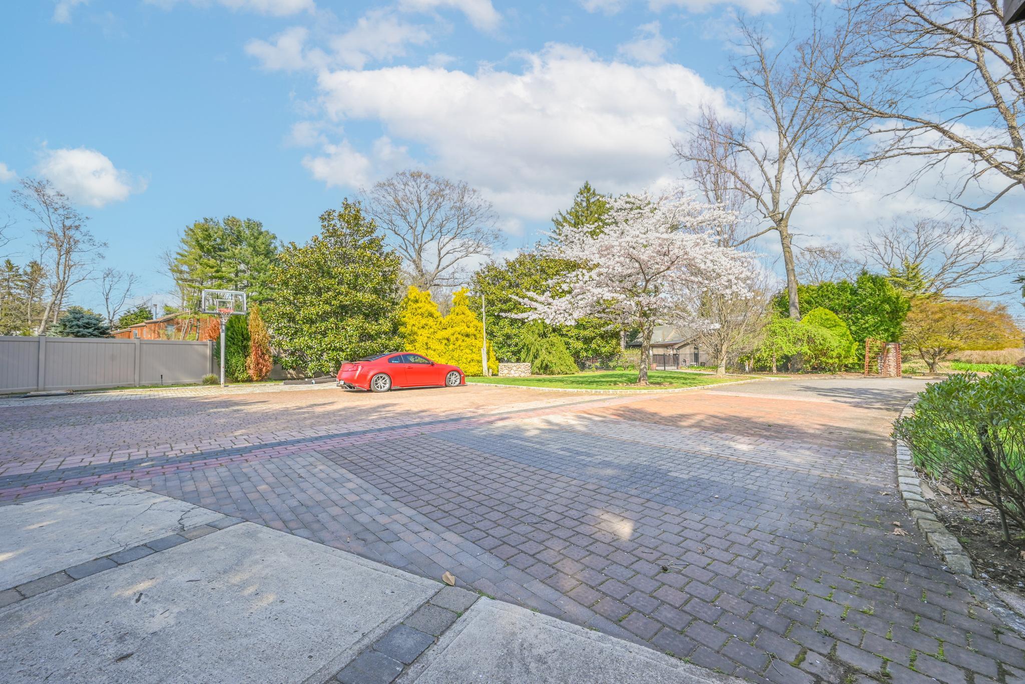 527 Deer Park Avenue, Dix Hills, NY 11746-5207