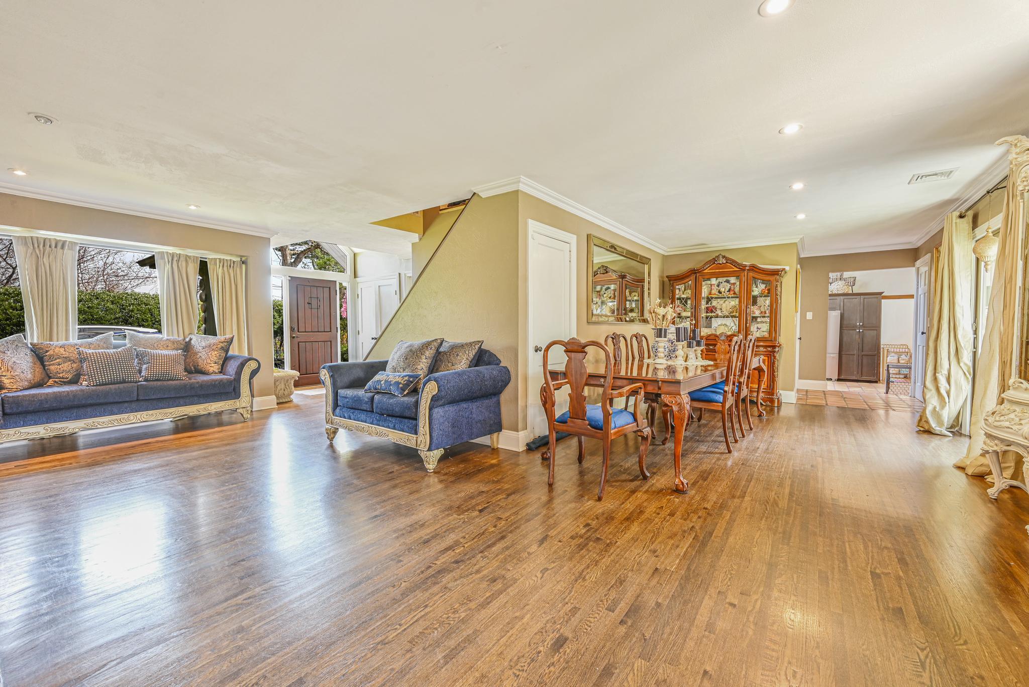 527 Deer Park Avenue, Dix Hills, NY 11746-5207