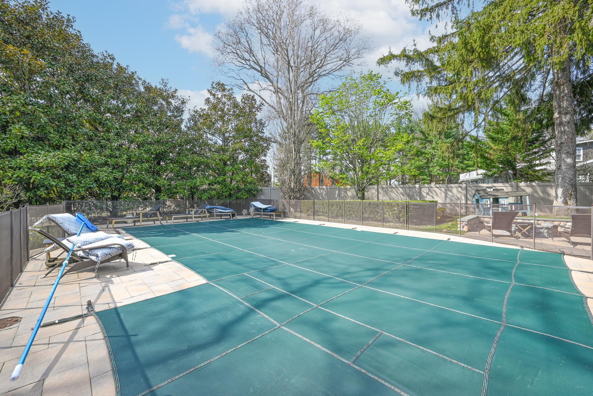 527 Deer Park Avenue, Dix Hills, NY 11746-5207