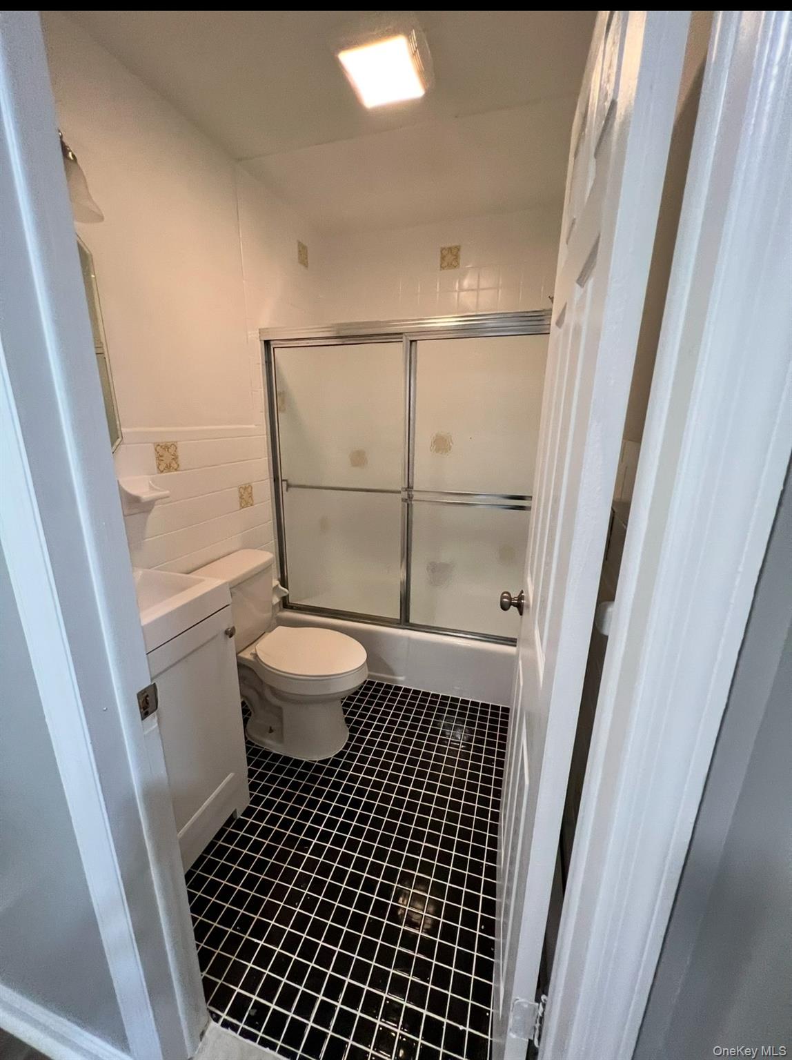 2410 Boston post Road, Larchmont, NY 10538