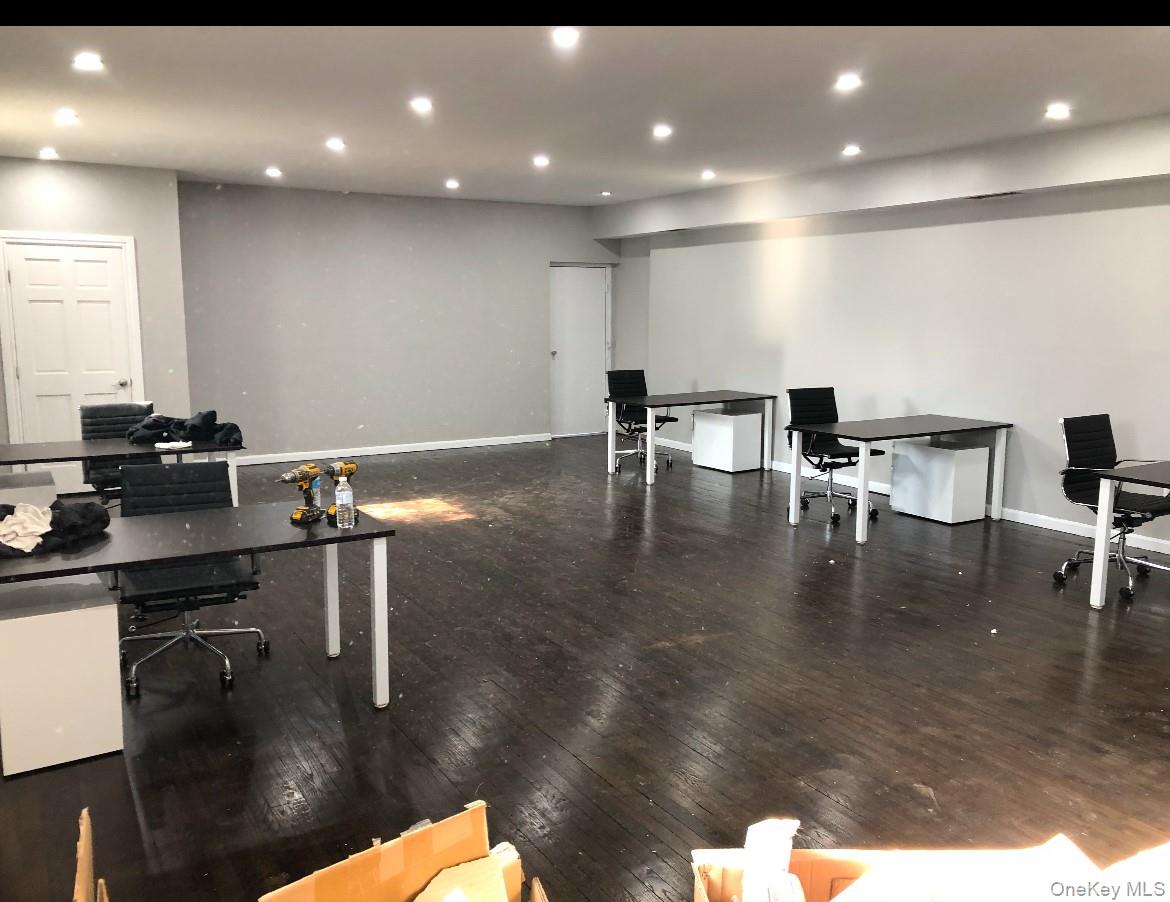 2410 Boston post Road, Larchmont, NY 10538