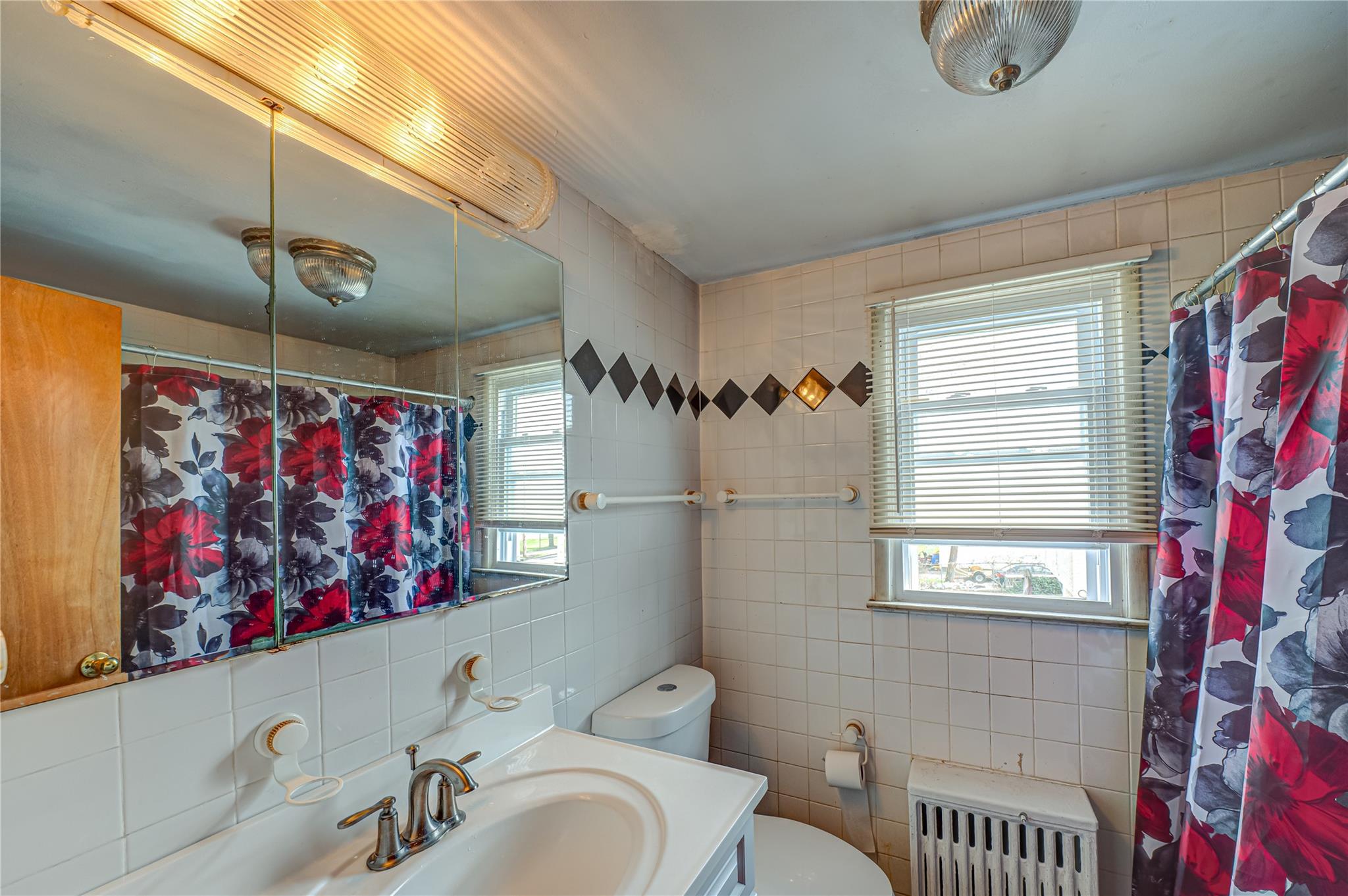 6 Frederick Ave, Freeport, NY 11520