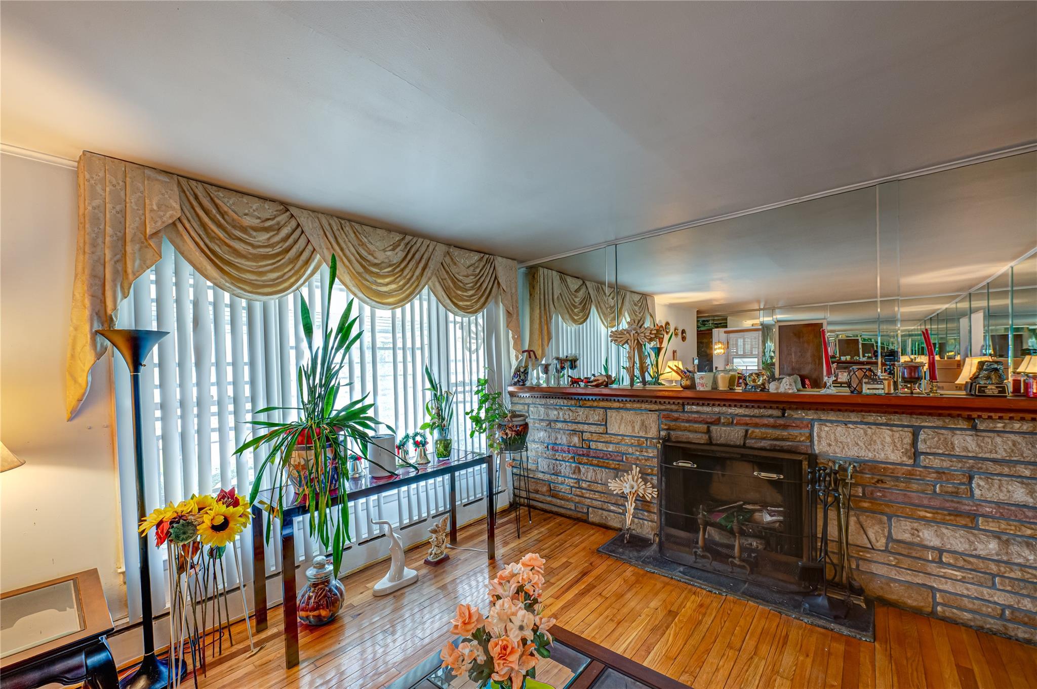 6 Frederick Ave, Freeport, NY 11520