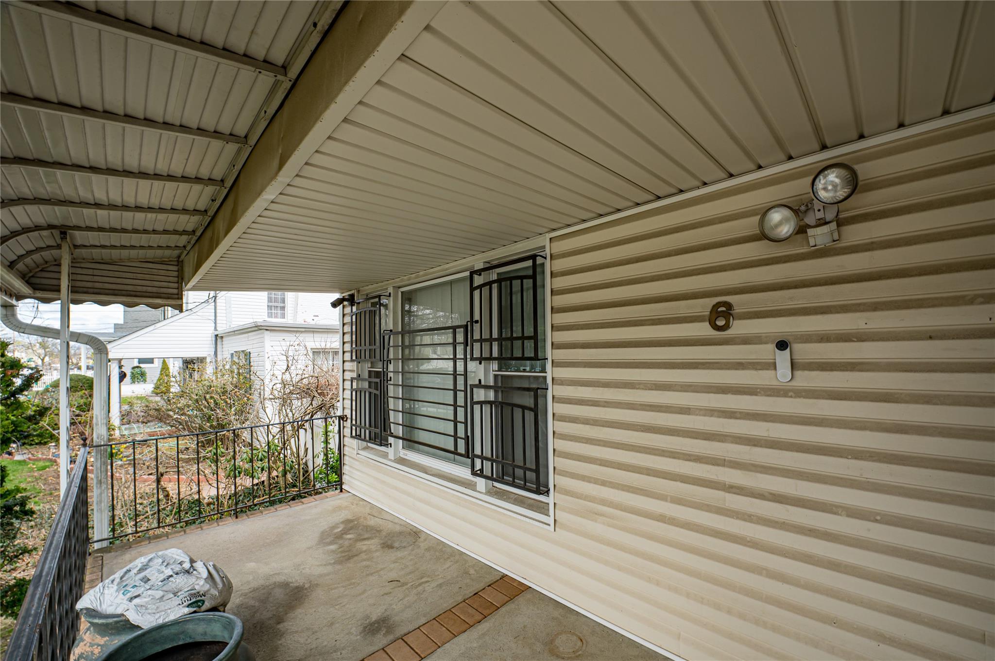 6 Frederick Ave, Freeport, NY 11520