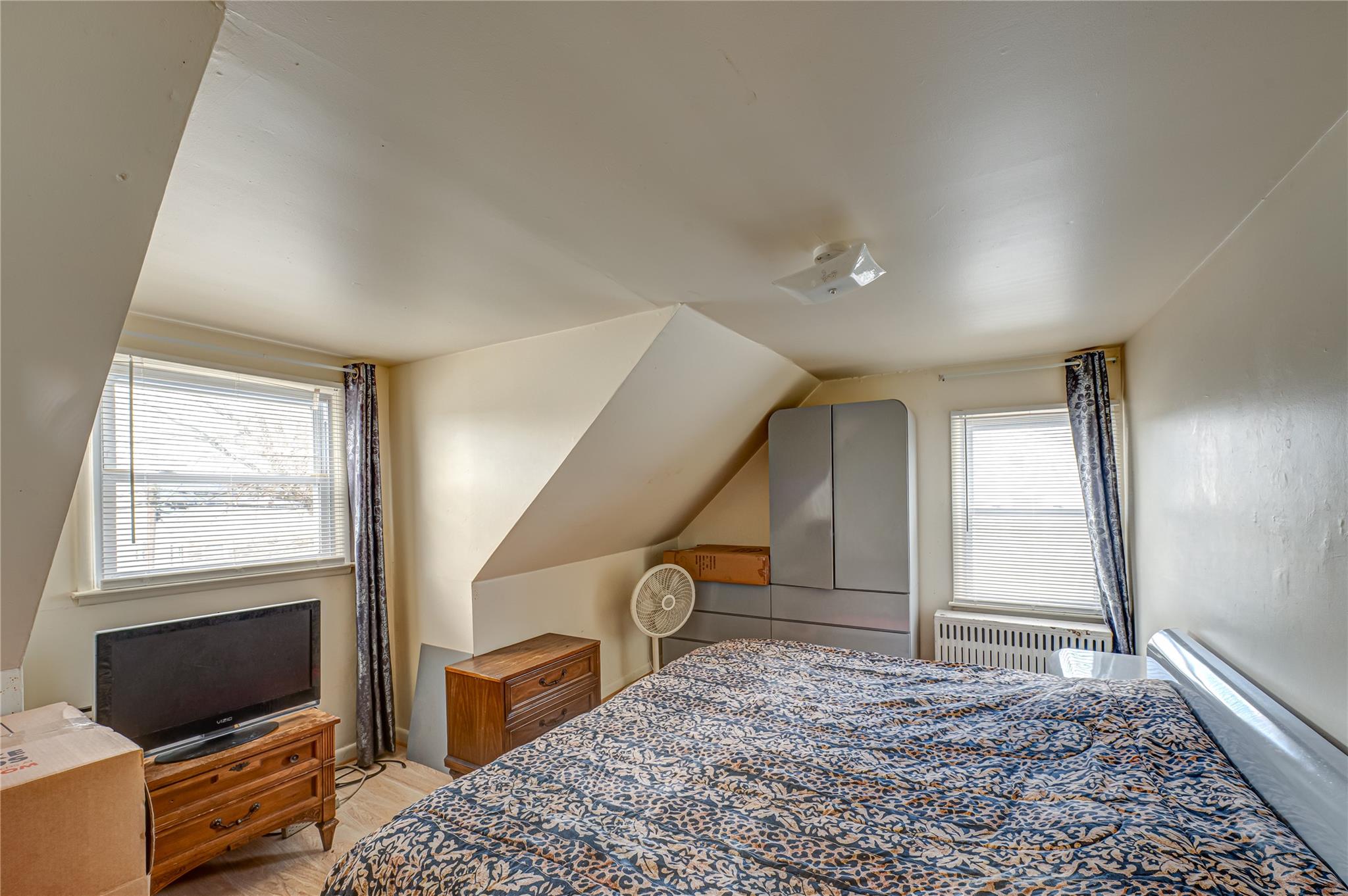 6 Frederick Ave, Freeport, NY 11520