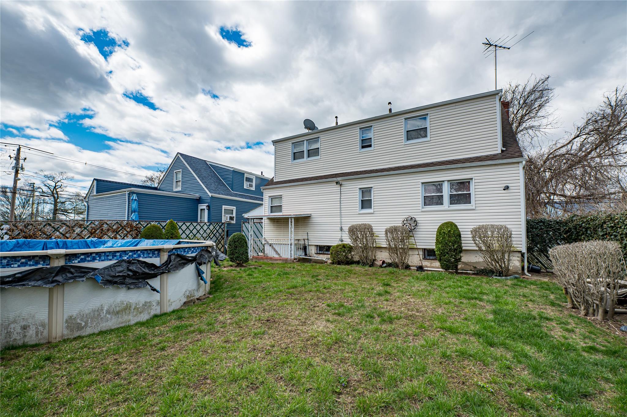 6 Frederick Ave, Freeport, NY 11520