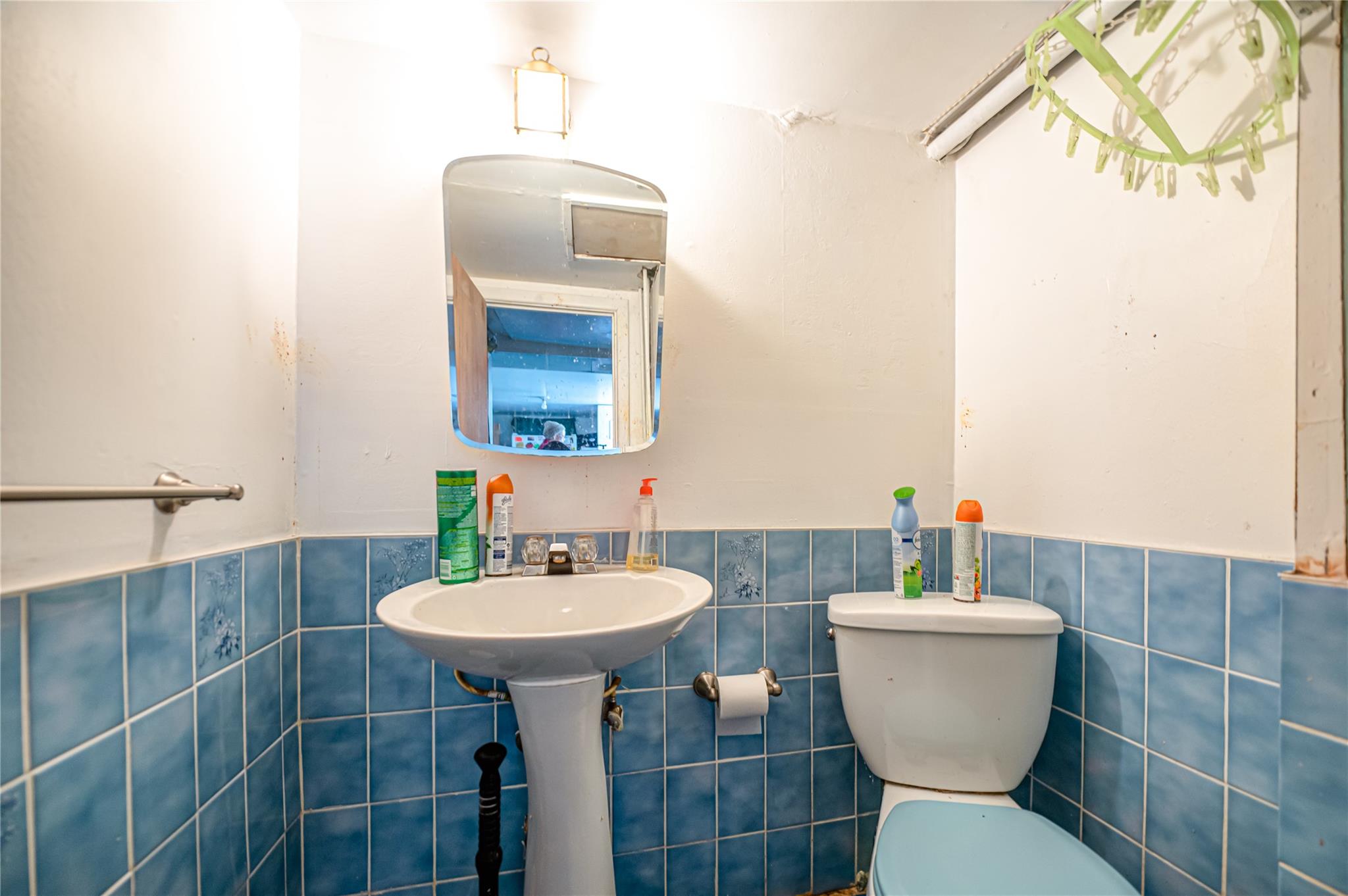 6 Frederick Ave, Freeport, NY 11520