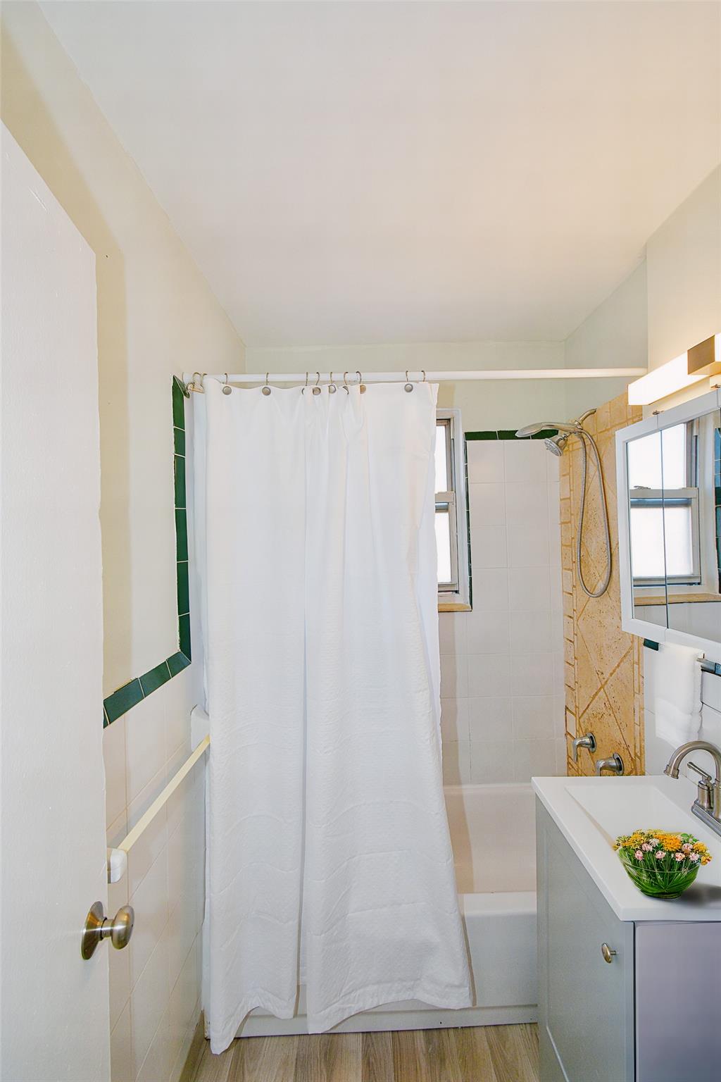 33 E Grand # B3C, Mount Vernon, NY 10552