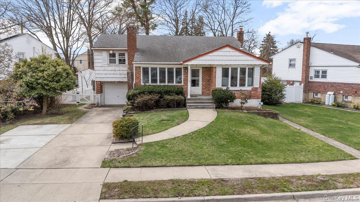 18 Hilary Lane, Westbury, NY 11590